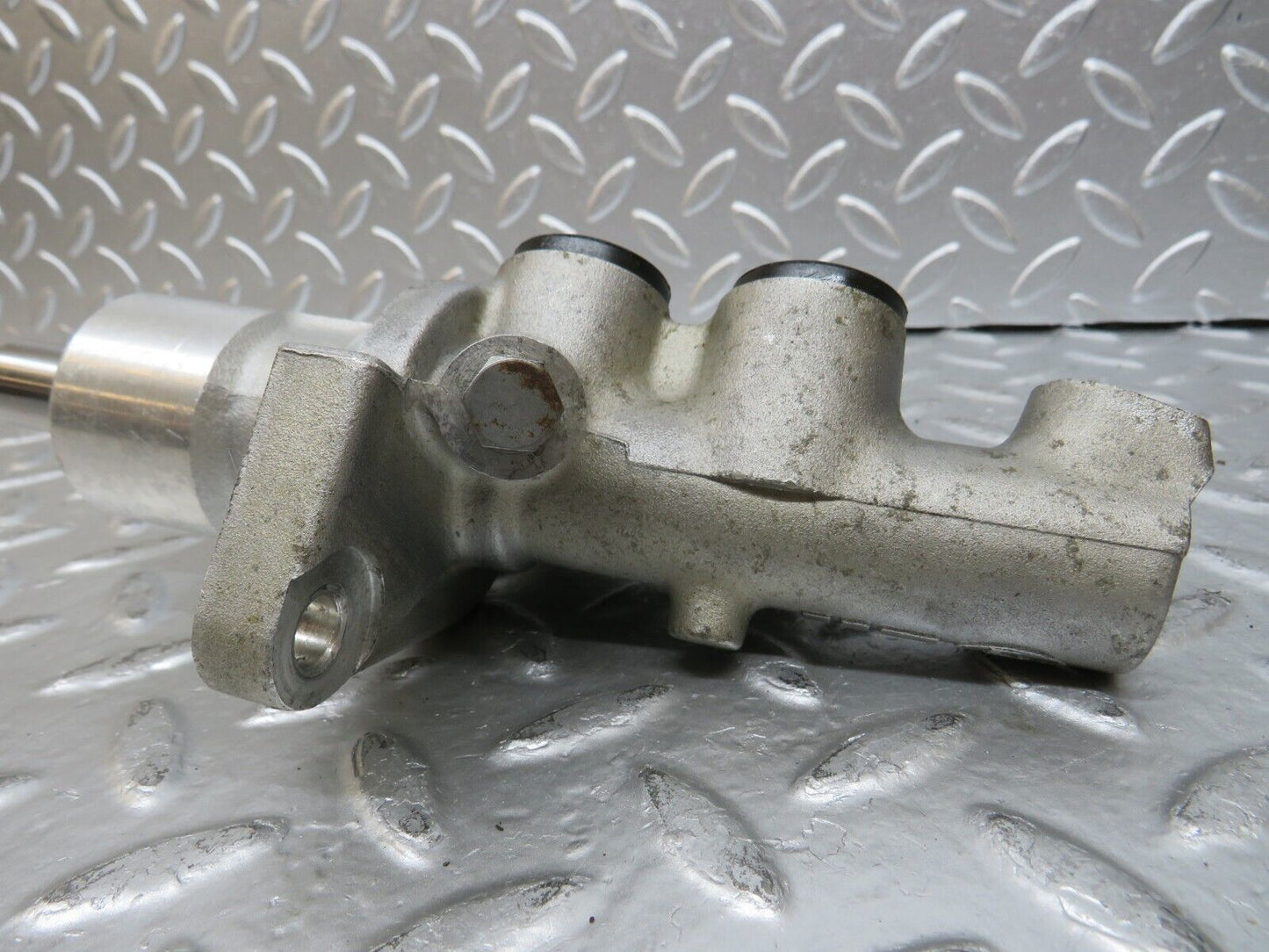 25121 Mercedes-Benz W201 190D  Brake Master Cylinder