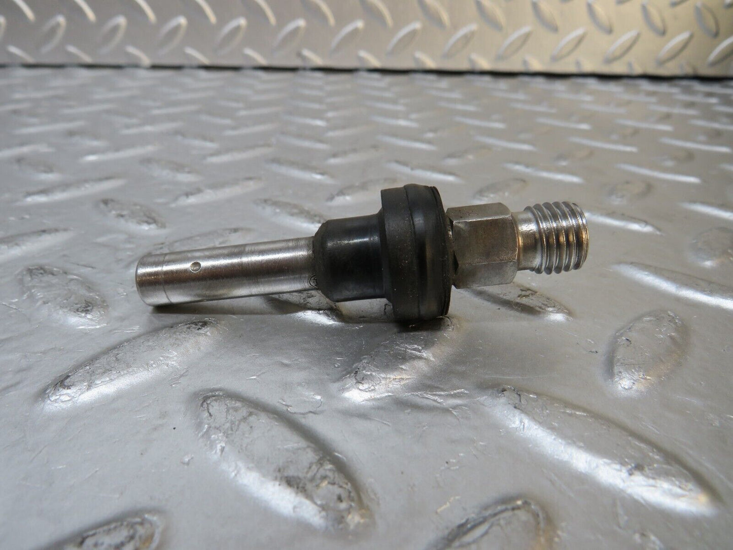 29926 Mercedes-Benz W123 230E Fuel Injector Bosch 0437502010