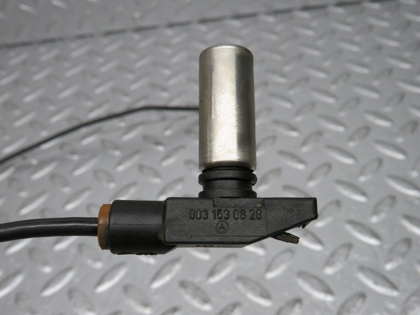 30525 Mercedes-Benz W124 230E Crankshaft Position Sensor 0031530828 0261210067