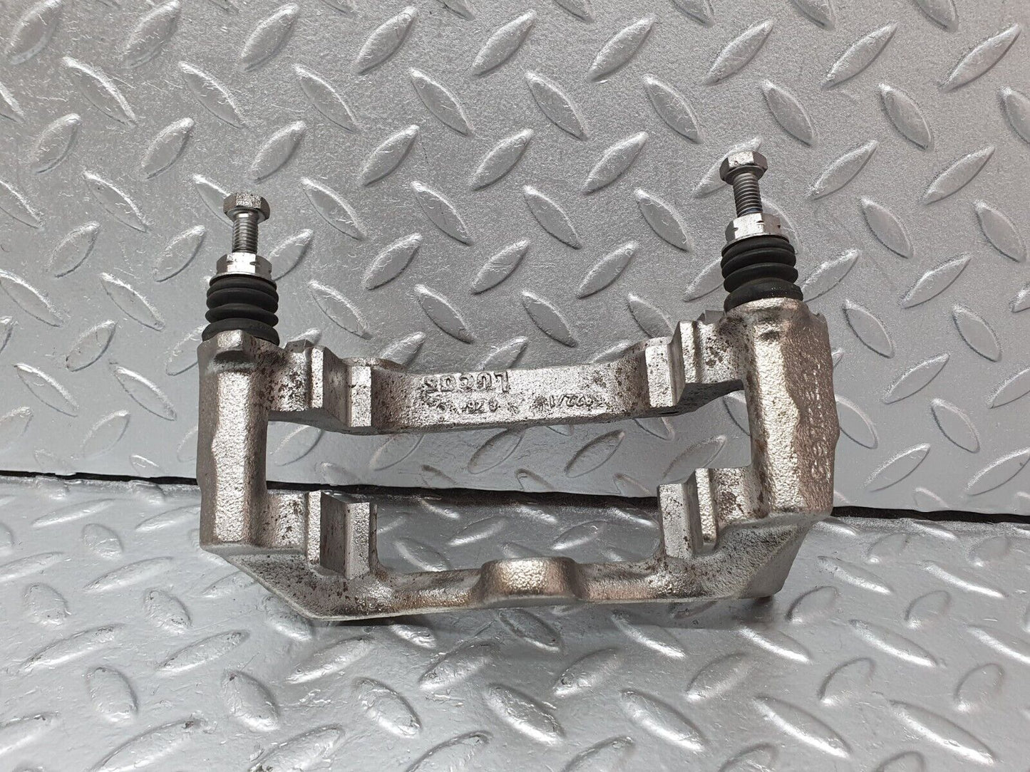 41903 Mercedes-Benz W202 C200 Front Right Brake Caliper Bracket