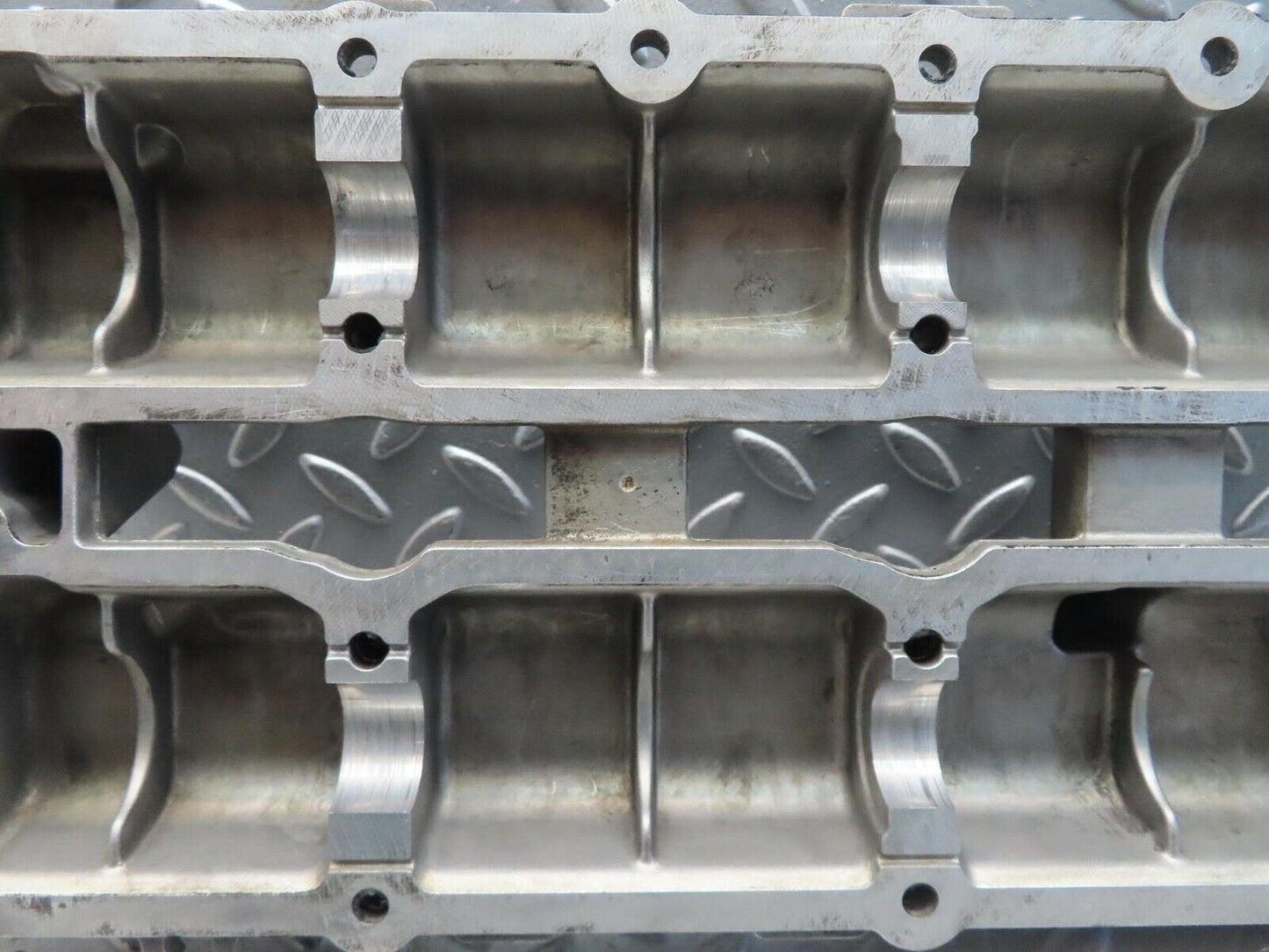 11324 Mercedes-Benz W221 S320 Cylinder Head Valve Cover Left Side 6420101230