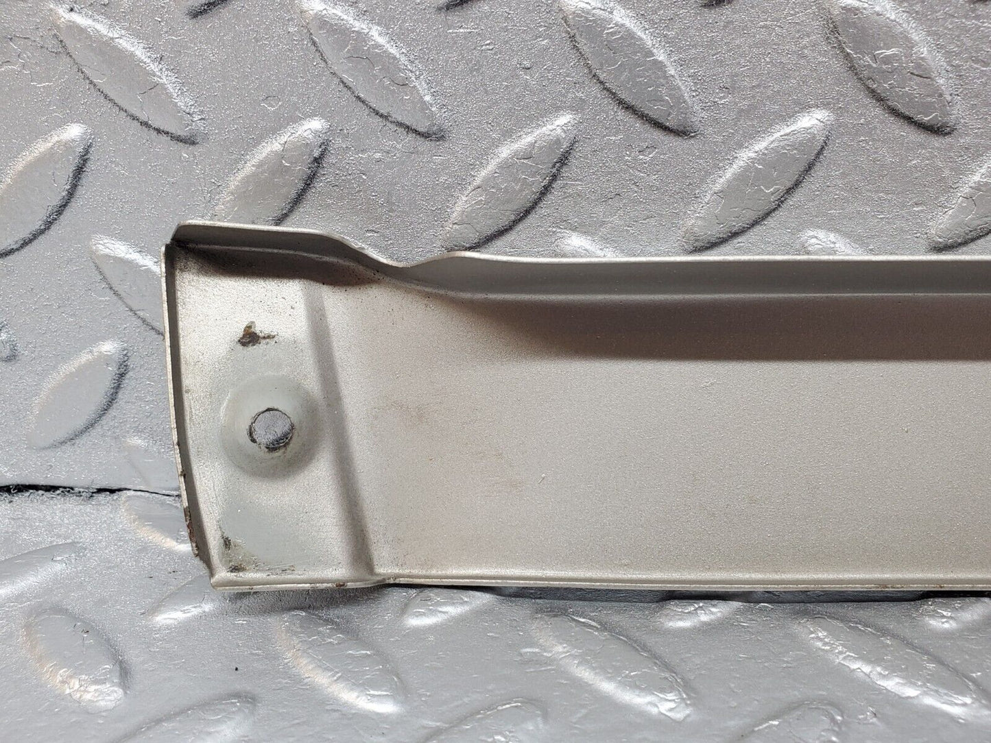 45662 Mercedes-Benz W126 420SE Under Headlight Trim Left Side