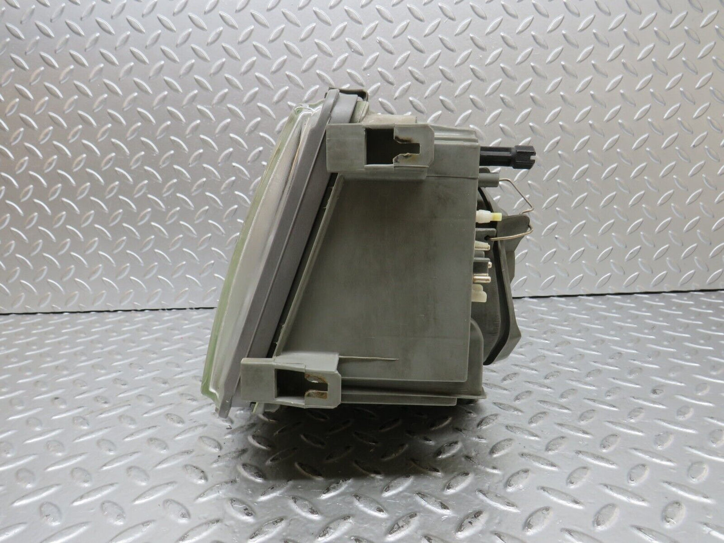 27760 Mercedes-Benz S124 300TE Wagon Headlight Bosch Left Side 1305621806