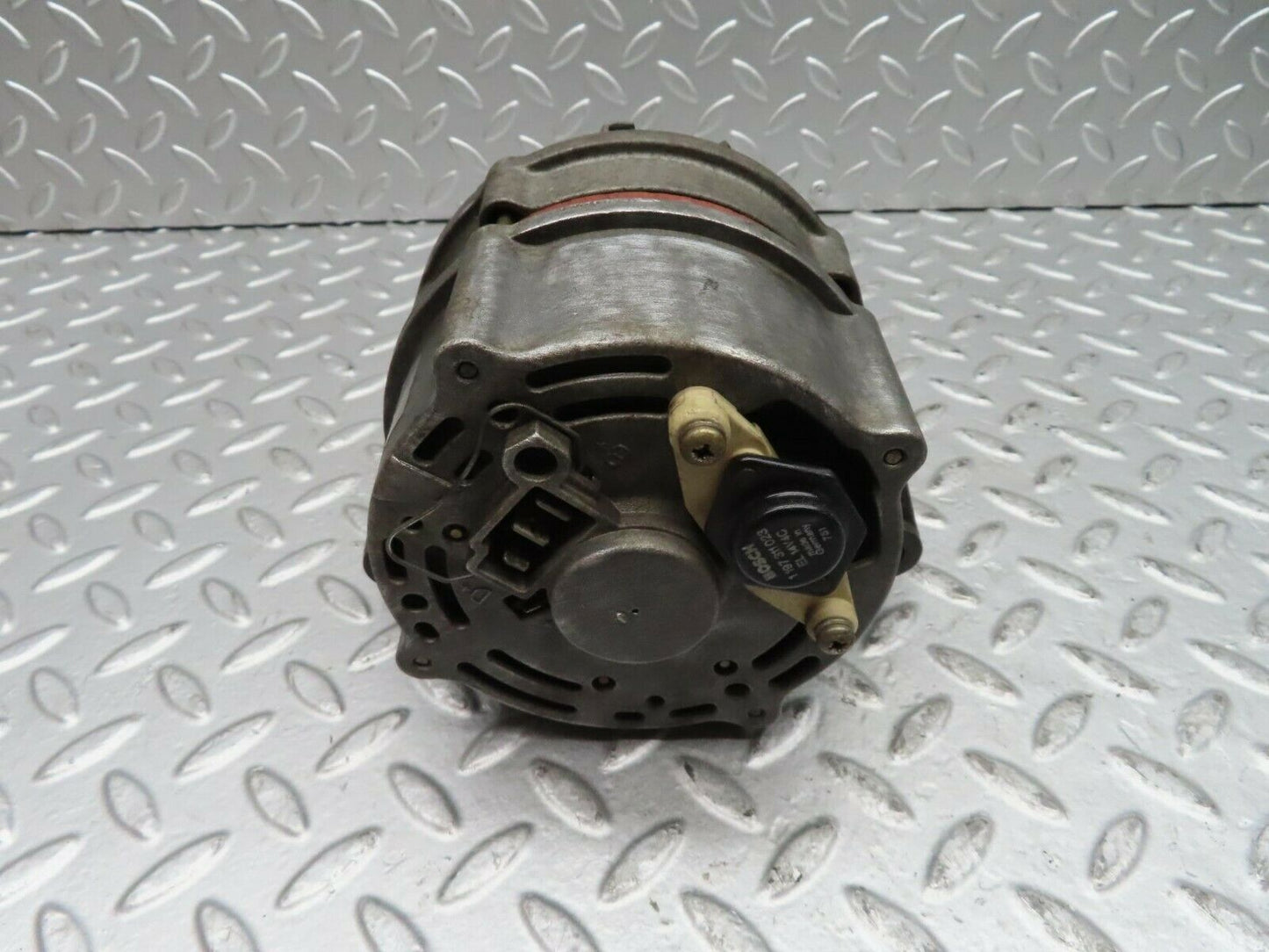 15281 Mercedes-Benz W123 230E Alternator Generator 0986031430