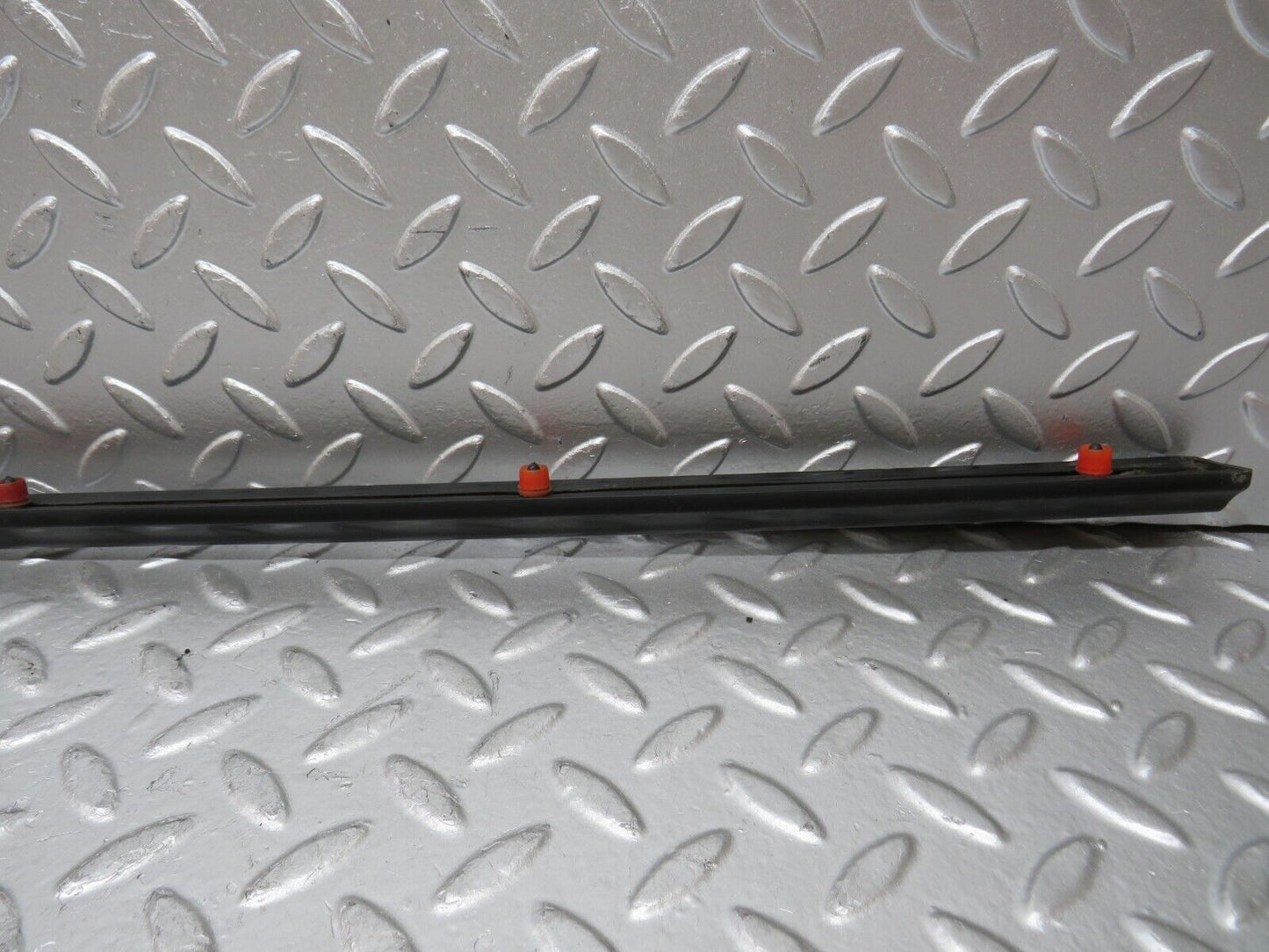 27959 Mercedes-Benz W123 280E Rear Left Fender Centre Moulding Trim
