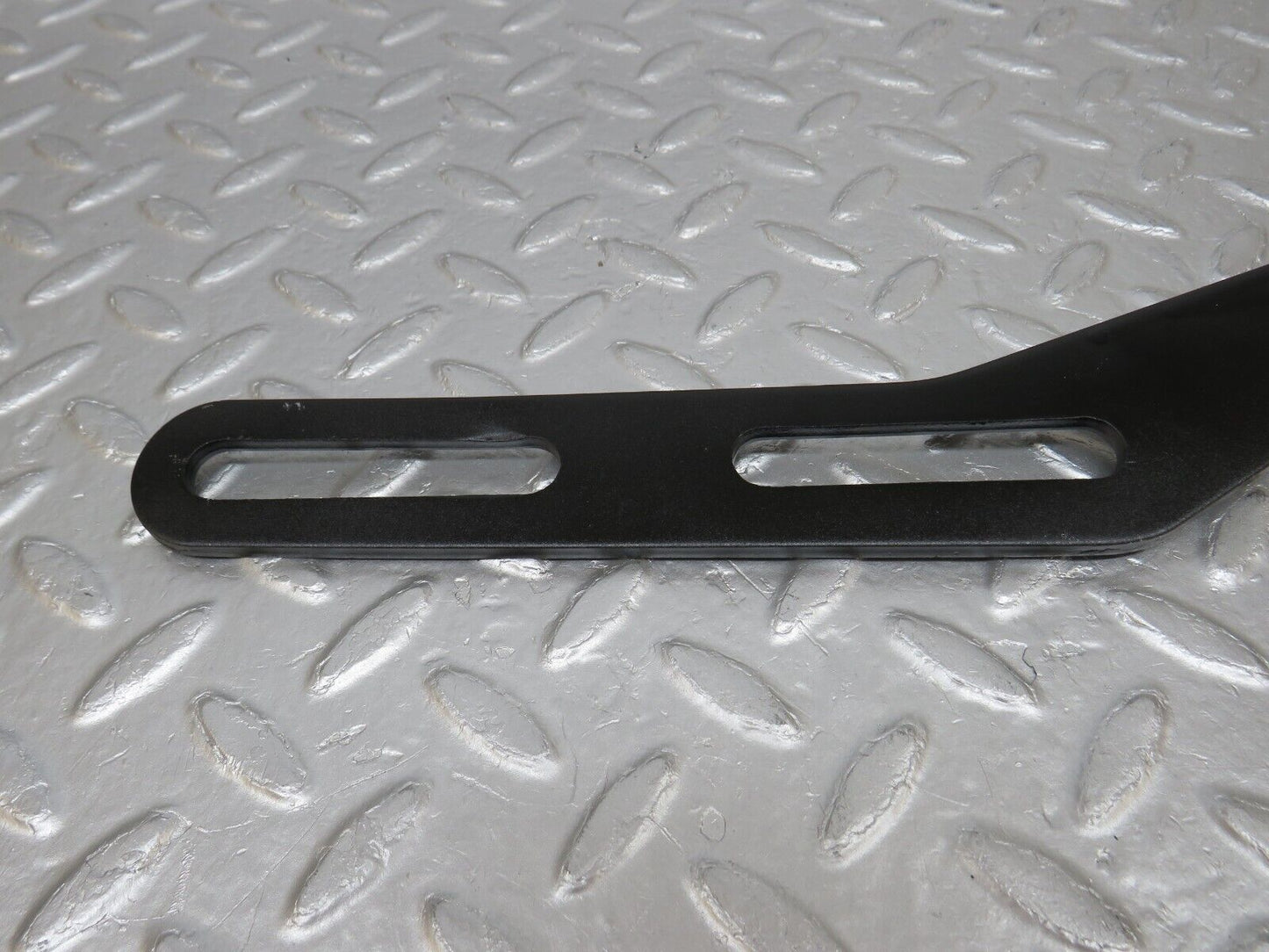 34612 Mercedes-Benz C126 380SEC Coupe Exhaust Bracket