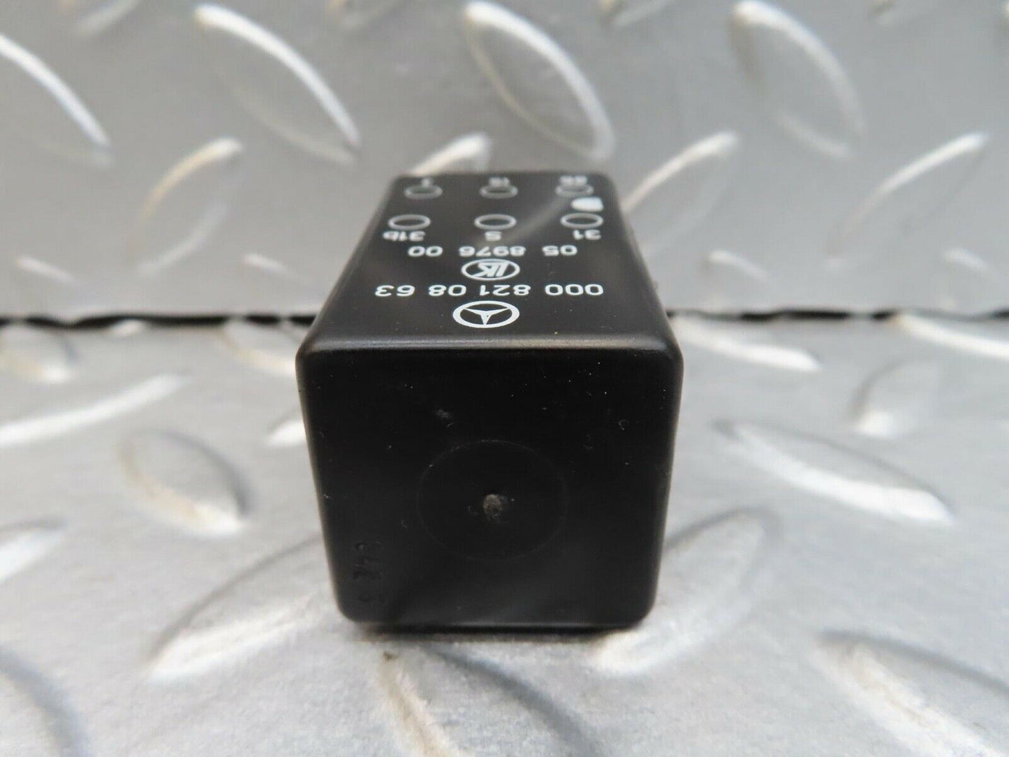16103 Mercedes-Benz W123 280E Intermittent Wiper Relay 0008210863