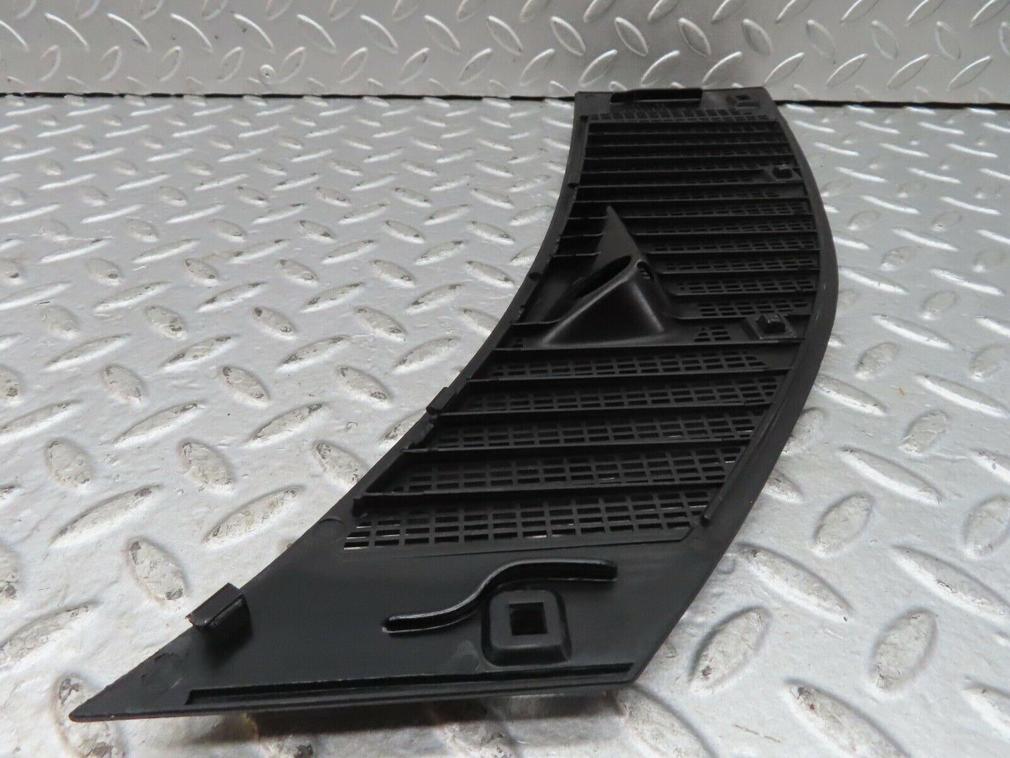 19049 Mercedes-Benz W123 300D Air Intake Grill Left LHD 1238360165