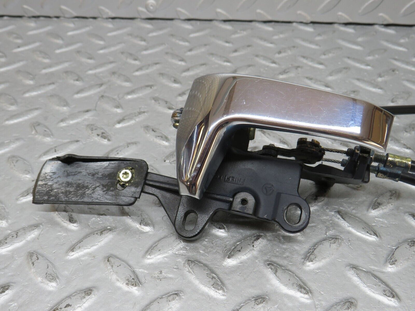 36825 Mercedes-Benz R129 300SL-24 Front Right Seat Release Handle Cable