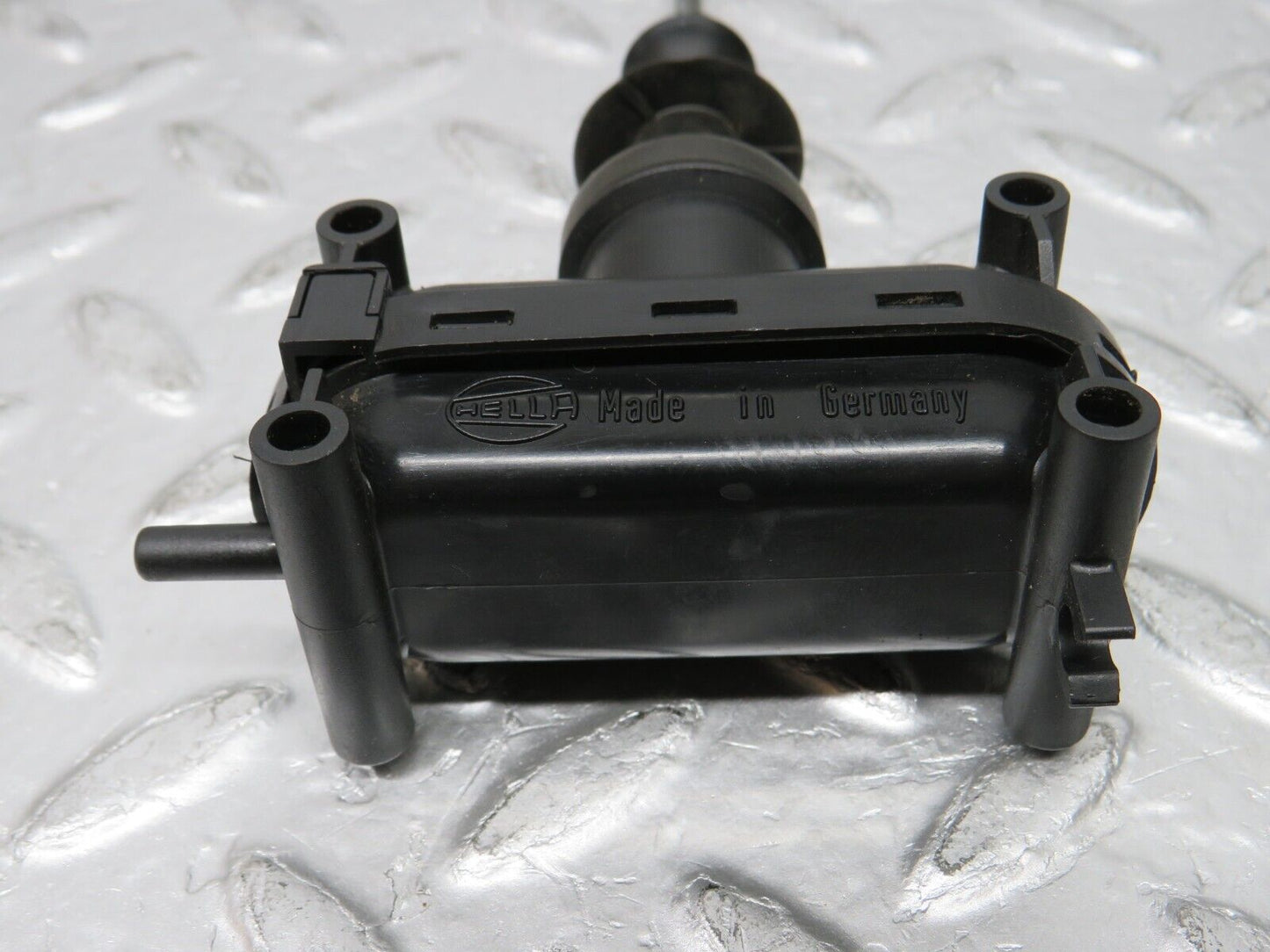 30715 Mercedes-Benz W201 190E 2.0L Rear Right Door Lock Vacuum Actuator
