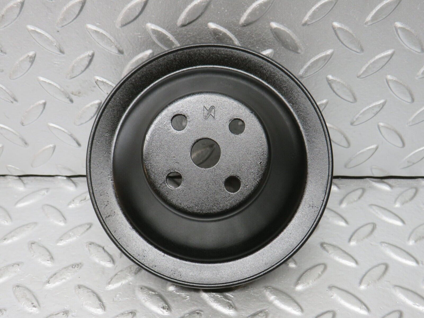 32907 Mercedes-Benz W123 300D Water Pump Pulley