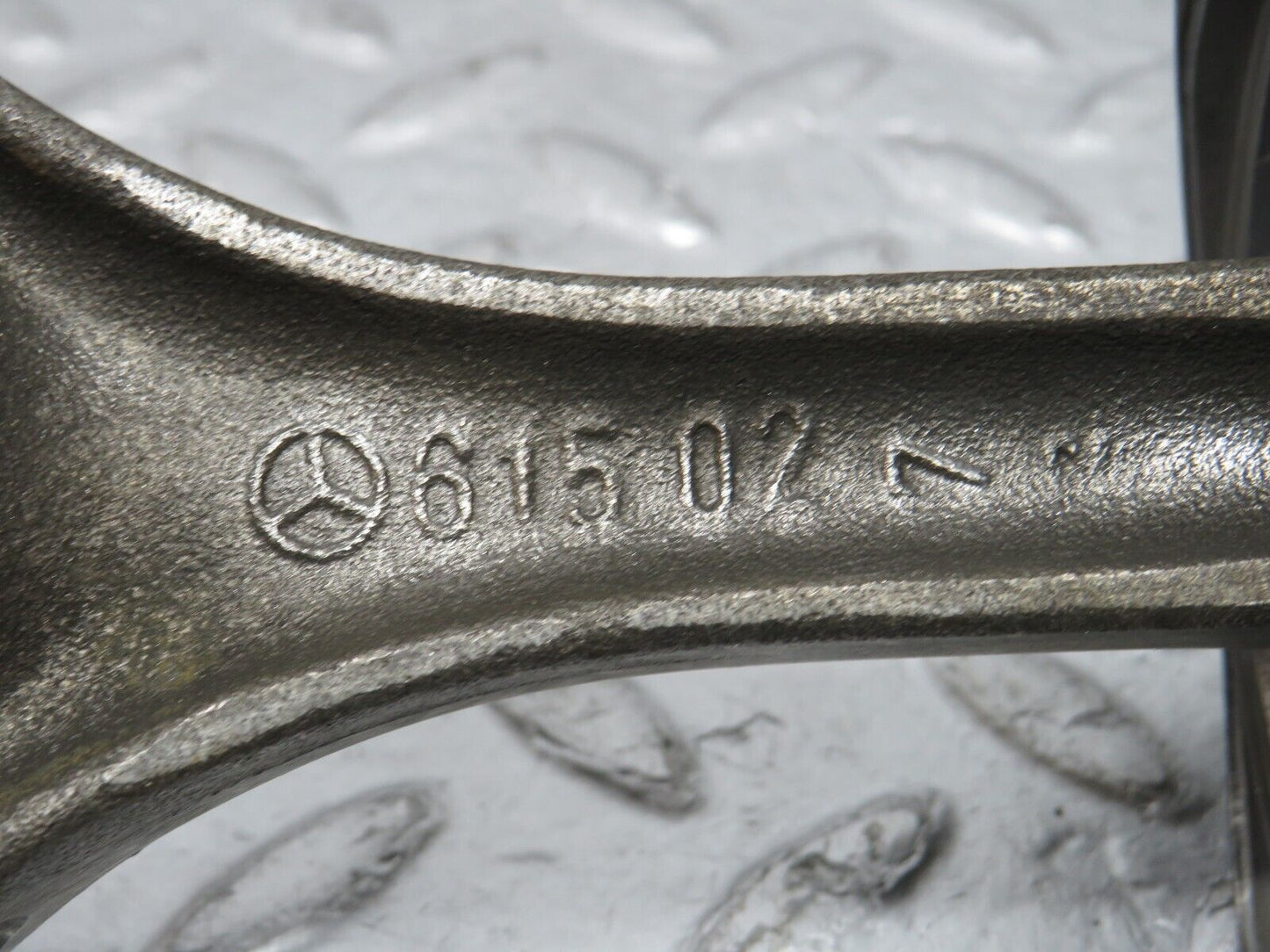 32934 Mercedes-Benz W123 300D Piston With Connecting Rod 90.875 mm 61502