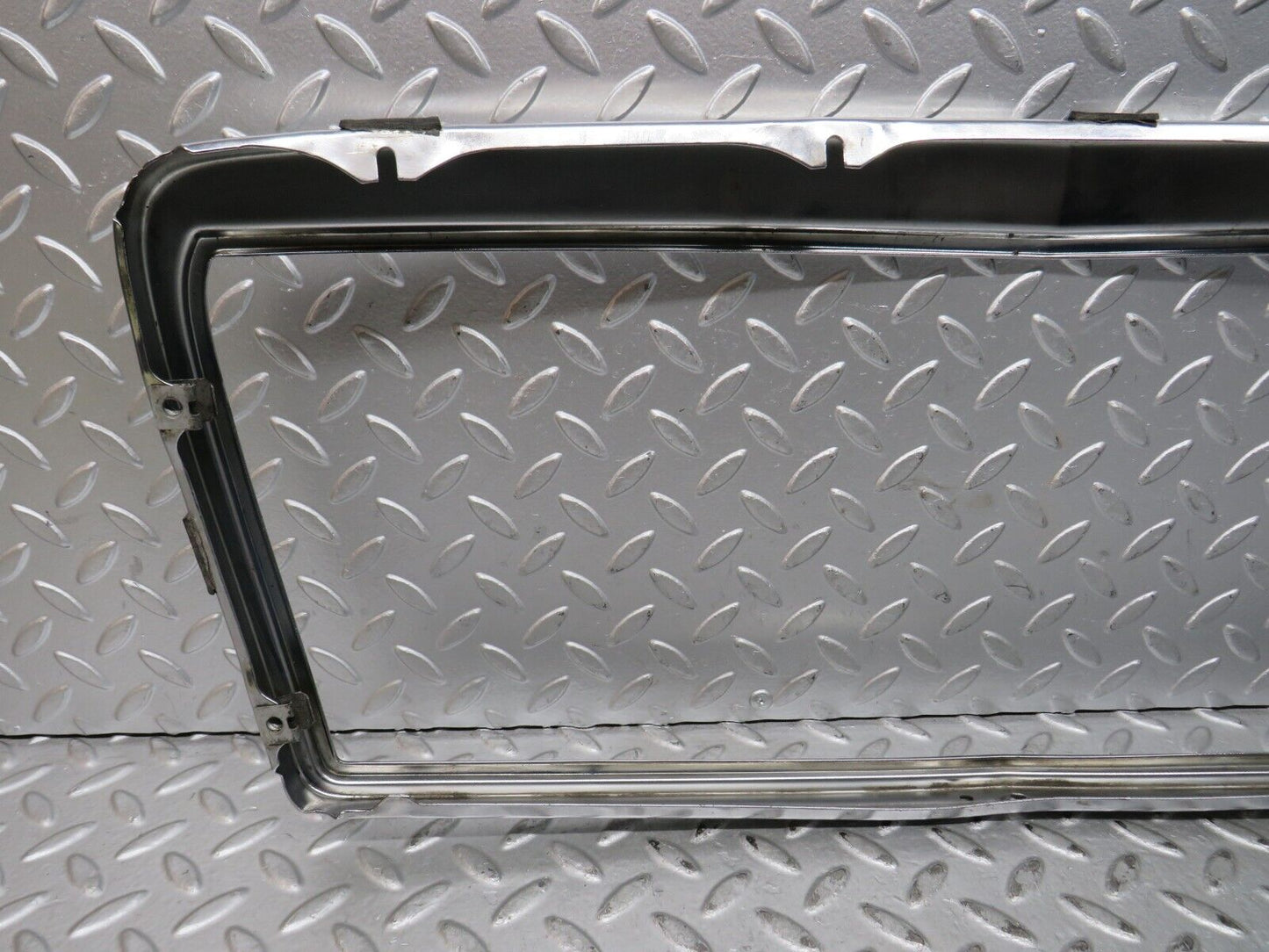 28935 Mercedes-Benz C124 320CE Bonnet Grill Chrome Frame