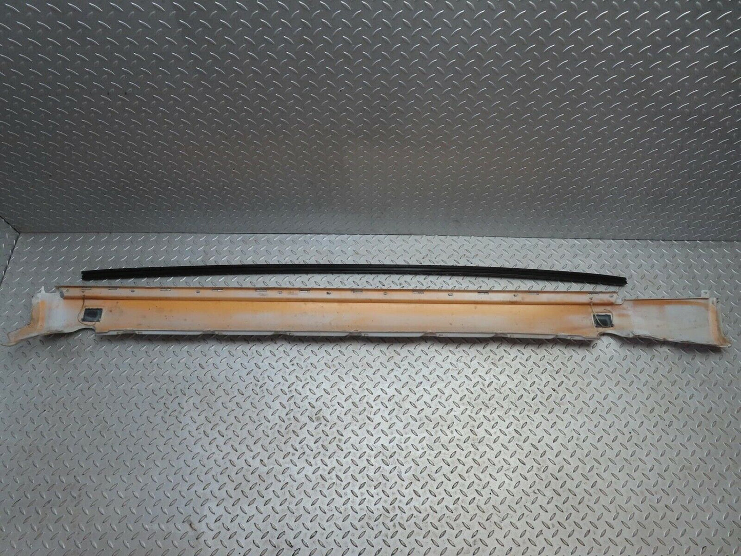 16507 Mercedes-Benz W124 260E Side Skirt Left Side