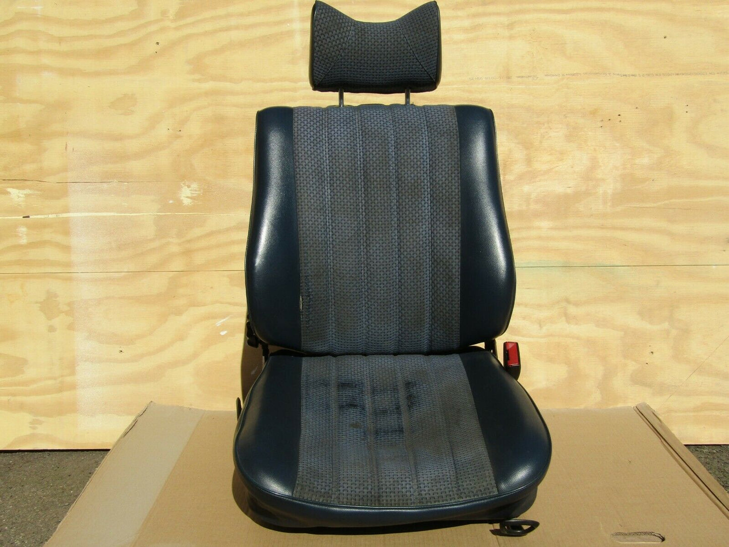 1424 Mercedes-Benz V123 240D LWB Right Driver Side Seat Blue Fabric Material