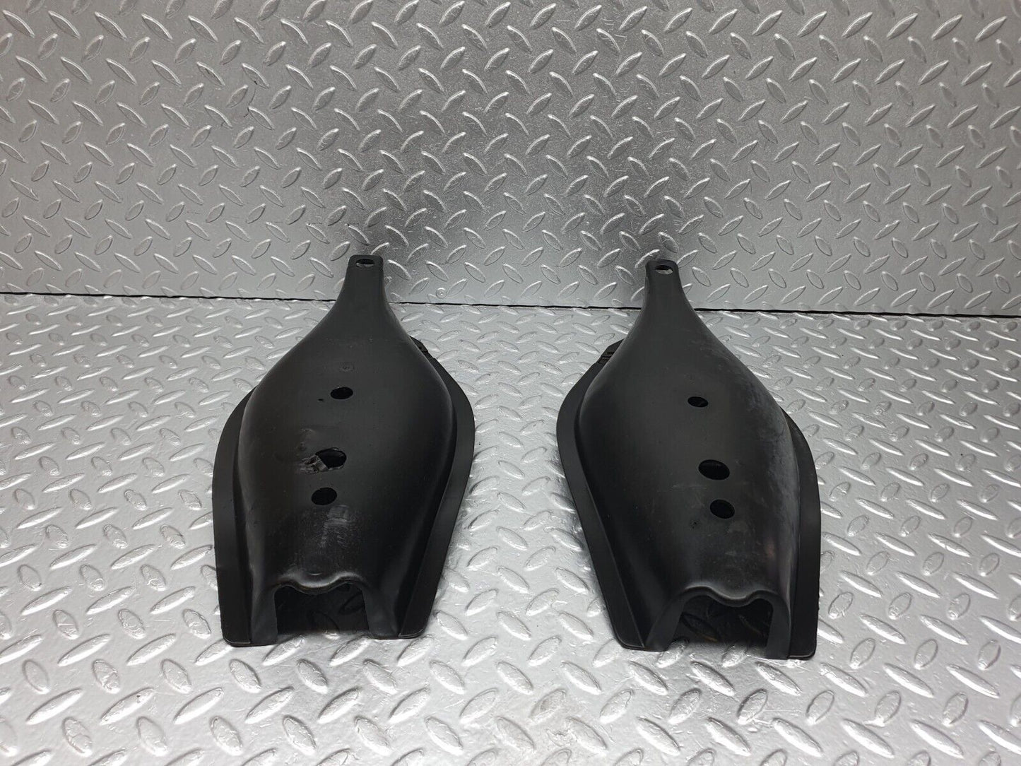 41779 Mercedes-Benz W202 C200 Rear Control Arm Cover 2x 1293520189 1293520188