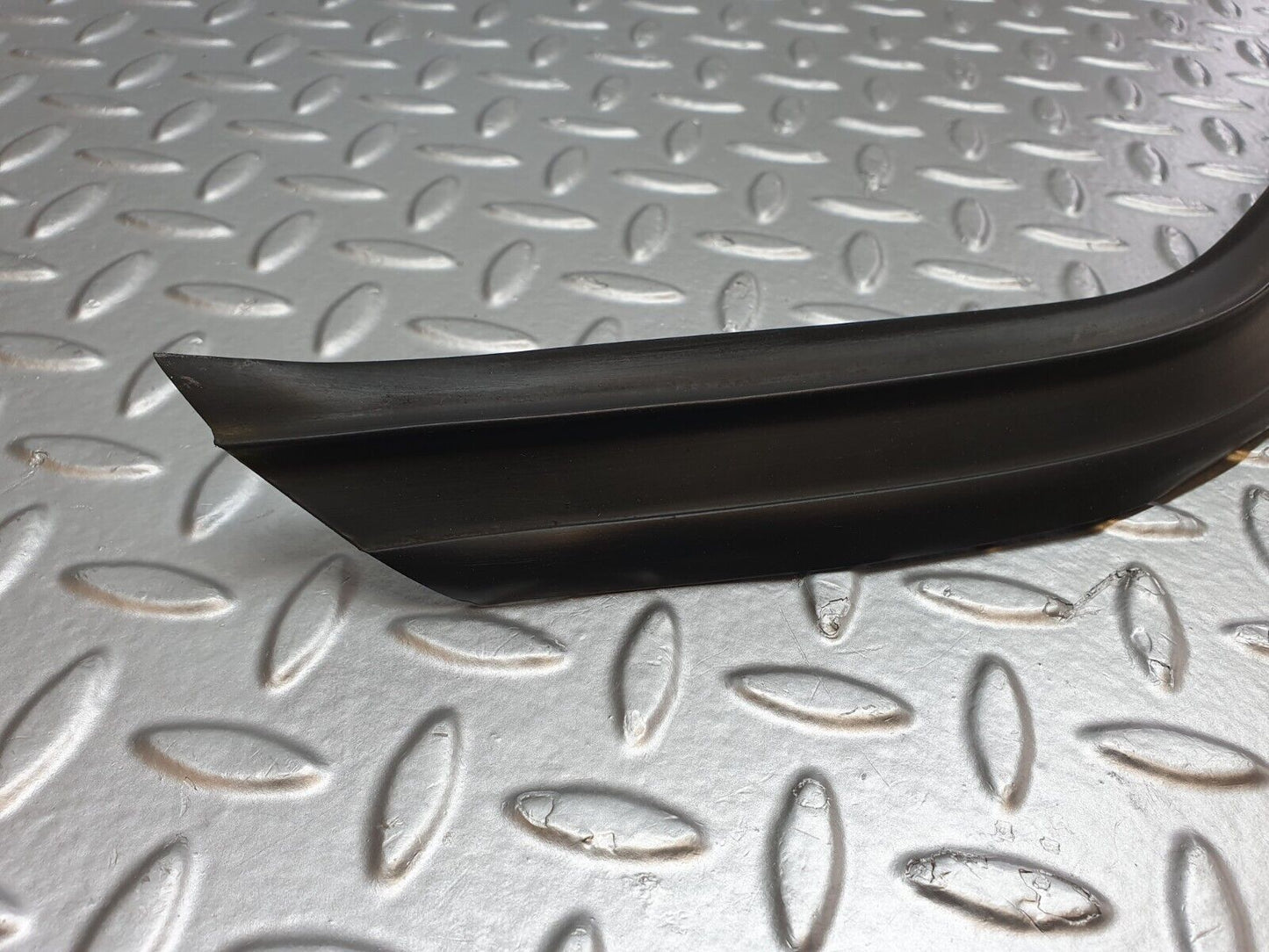 41714 Mercedes-Benz W124 200E Rear Windscreen Lower Rubber Seal