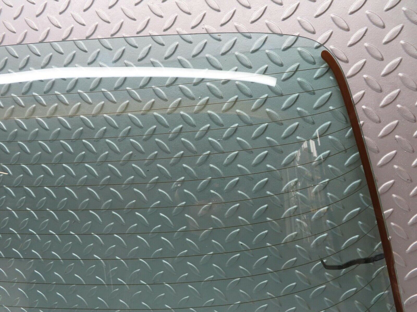 13539 Mercedes-Benz W123 200 Rear Heated Windscreen Glass