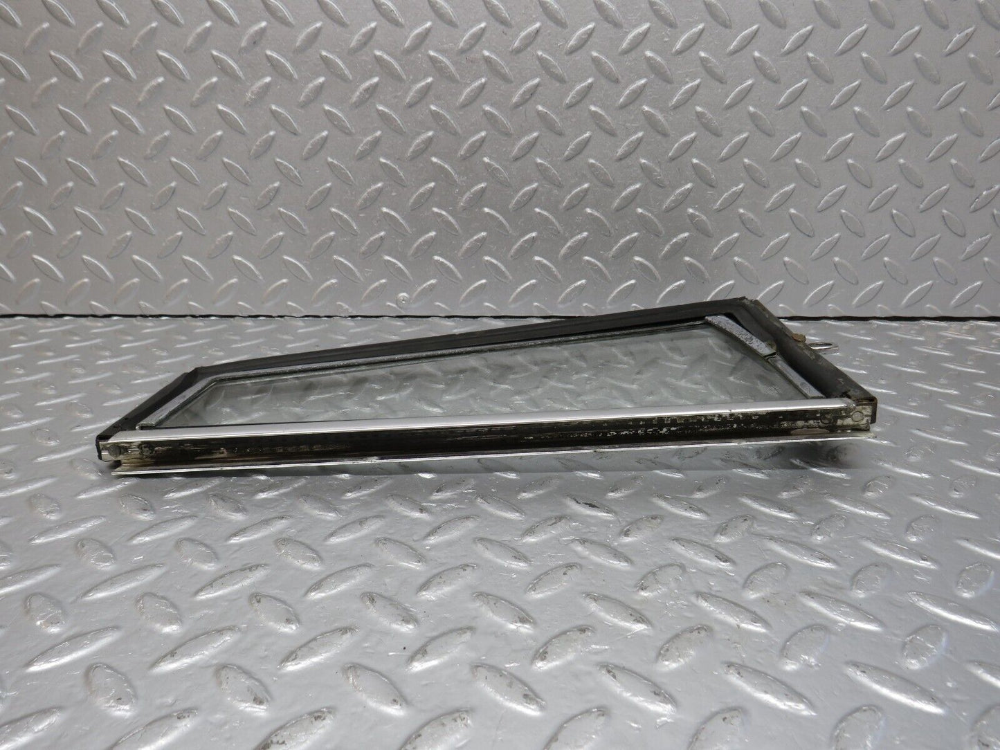 40500 Mercedes-Benz W110 230 Front Right Quarter Window