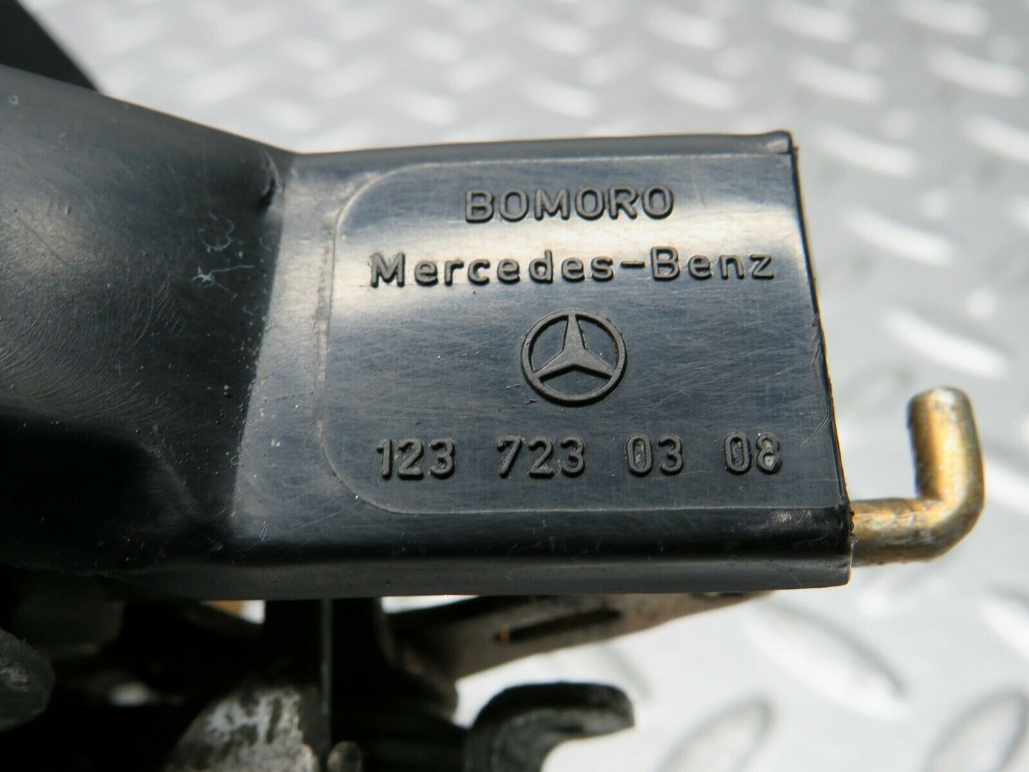 22959 Mercedes-Benz C123 230CE Coupe Left Door Lock Mechanism 1237230308