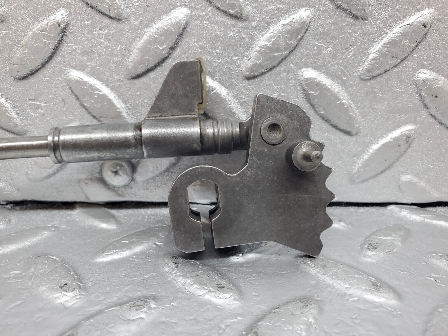 44572 Mercedes-Benz W123 280E Automatic Gearbox Linkage 722.309