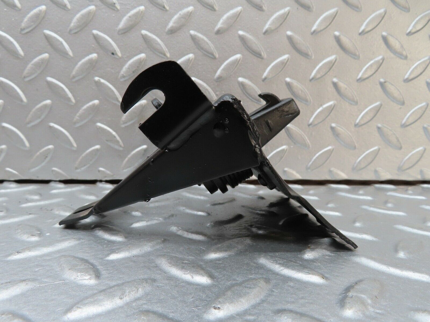 18724 Mercedes-Benz W120 W121 Ponton Bonnet Lock Lower