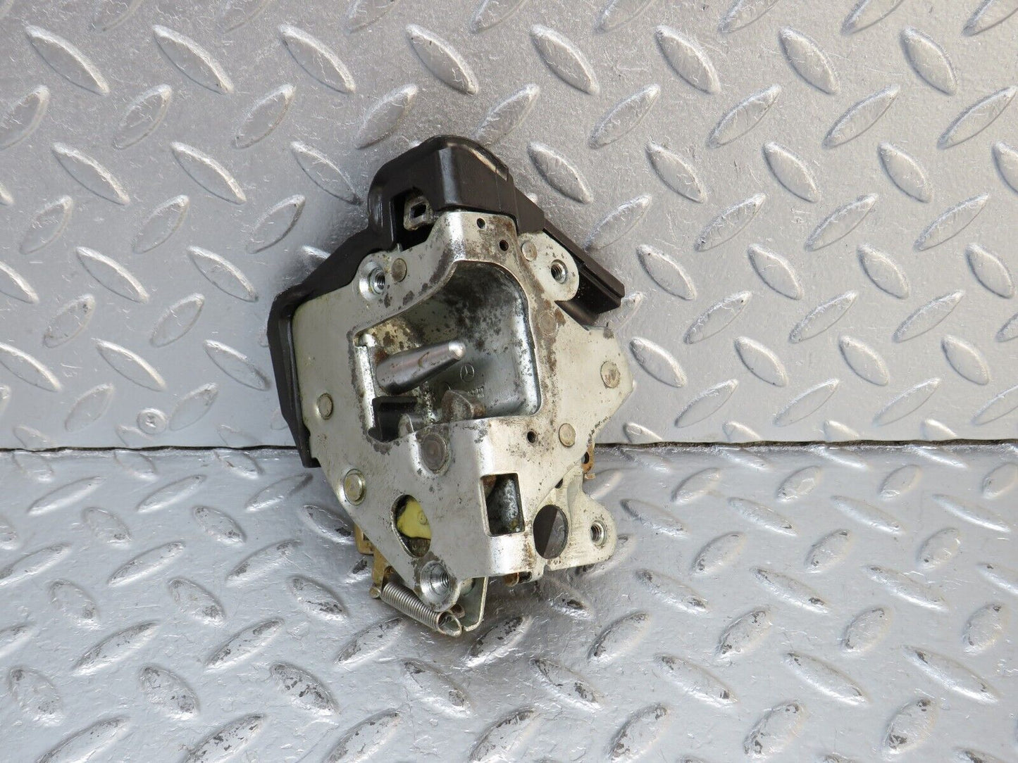 40612 Mercedes-Benz W123 300D Rear Left Door Lock Mechanism