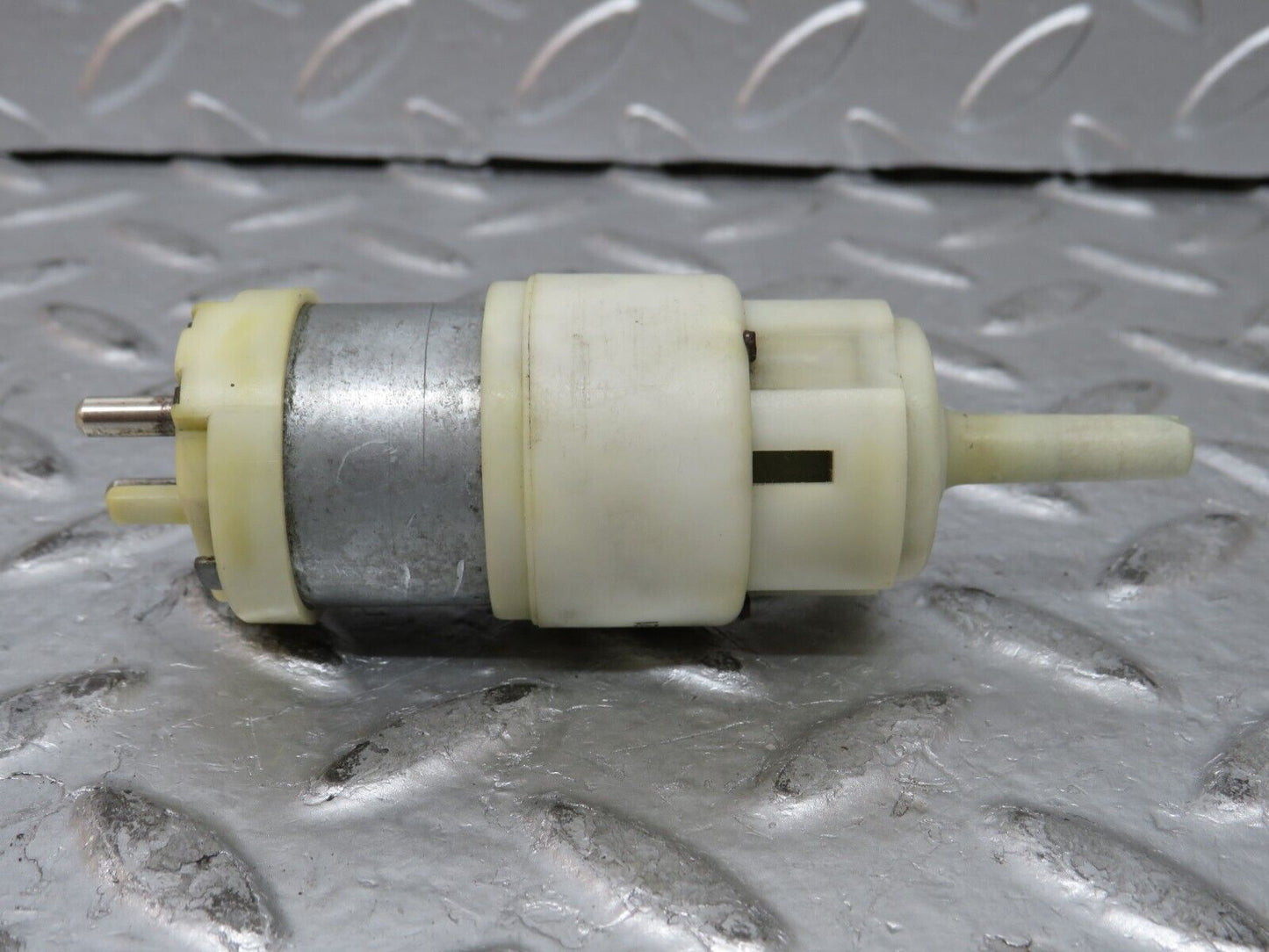 27258 Mercedes-Benz W123 280E Windscreen Washer Pump Hella 1238690021