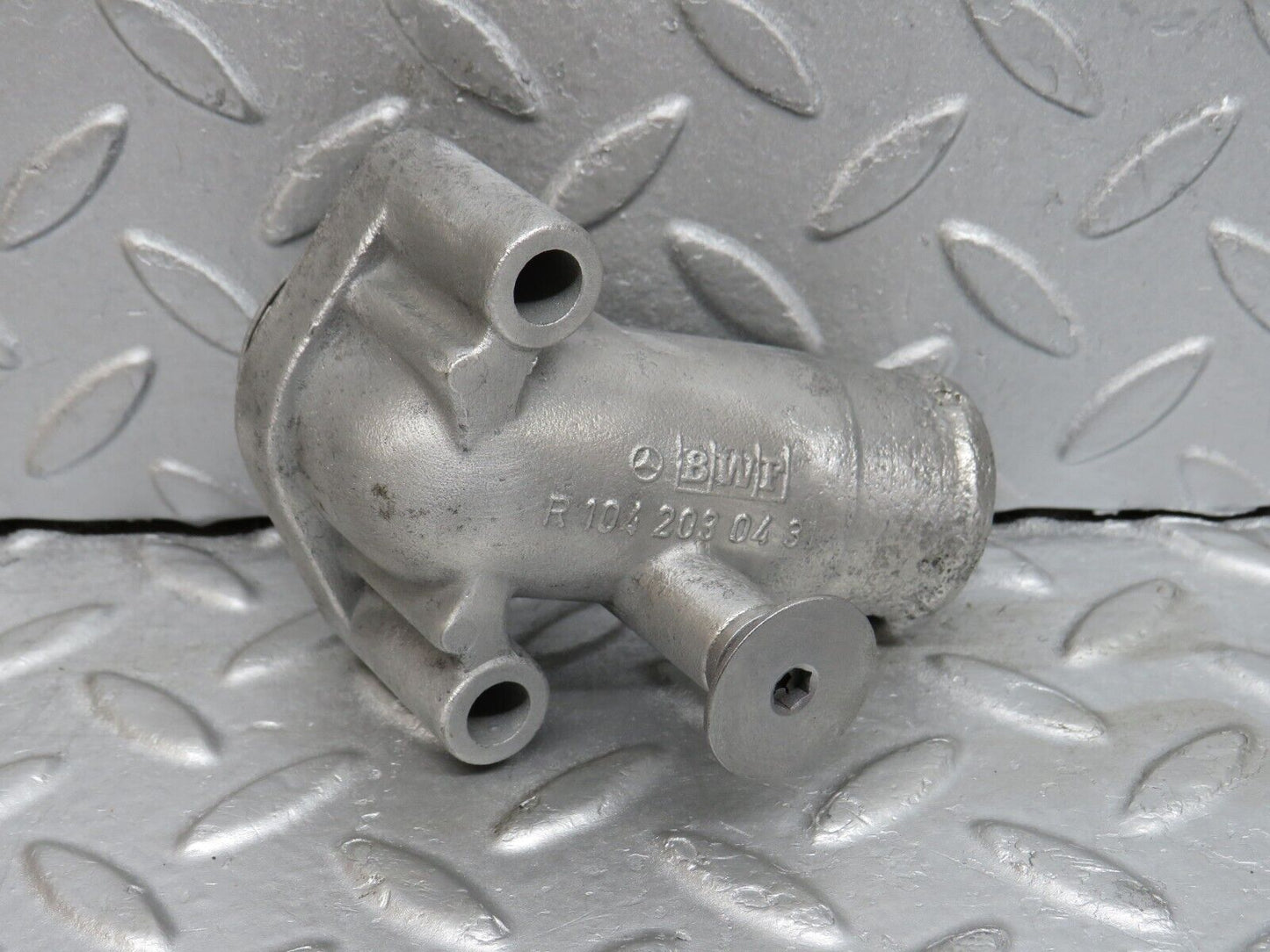 38110 Mercedes-Benz A124 320E Cabriolet Coolant Flange Pipe 1042030431