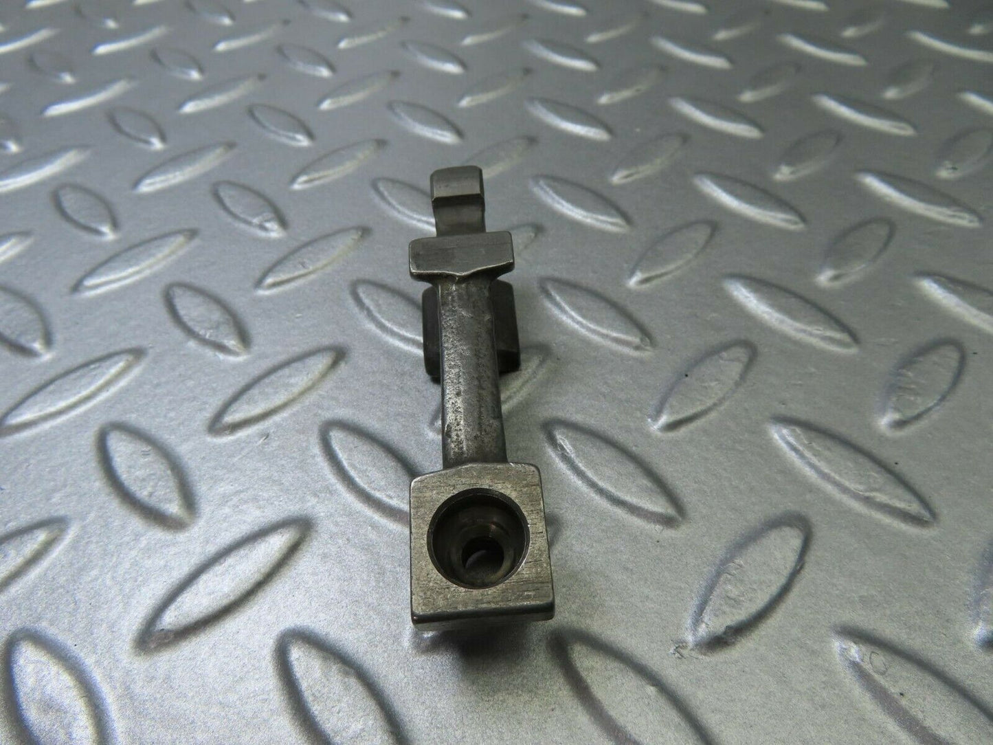 9132 Mercedes-Benz W108 Valve Rocker Arm With Retaining Spring
