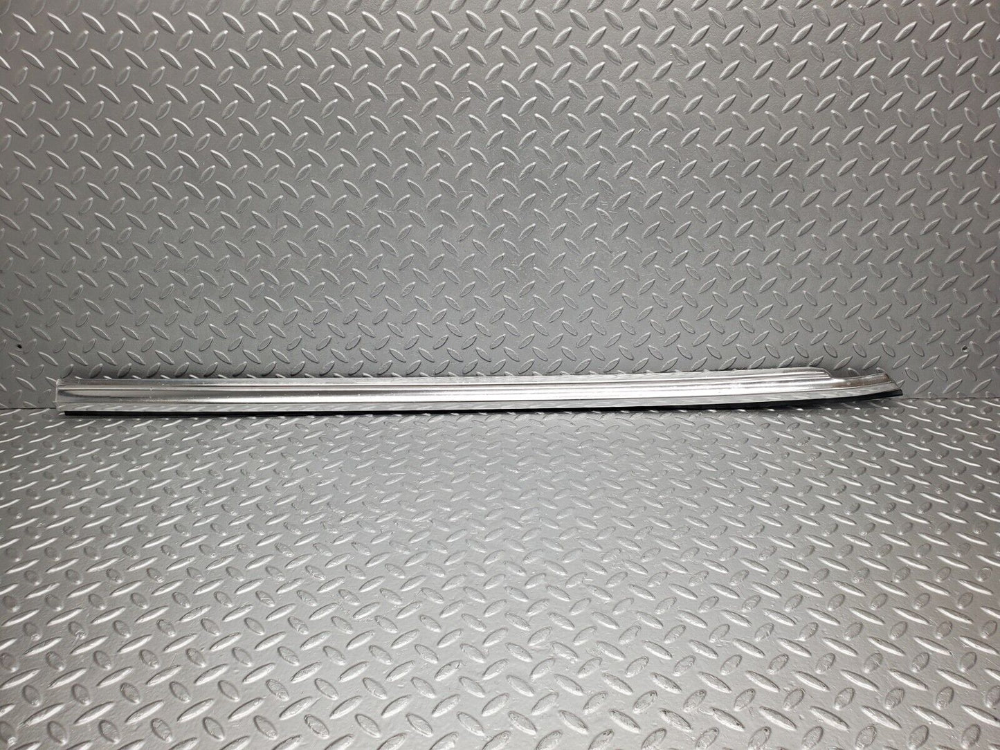 46430 Mercedes-Benz C123 280CE Coupe Right Door Chrome Moulding Trim