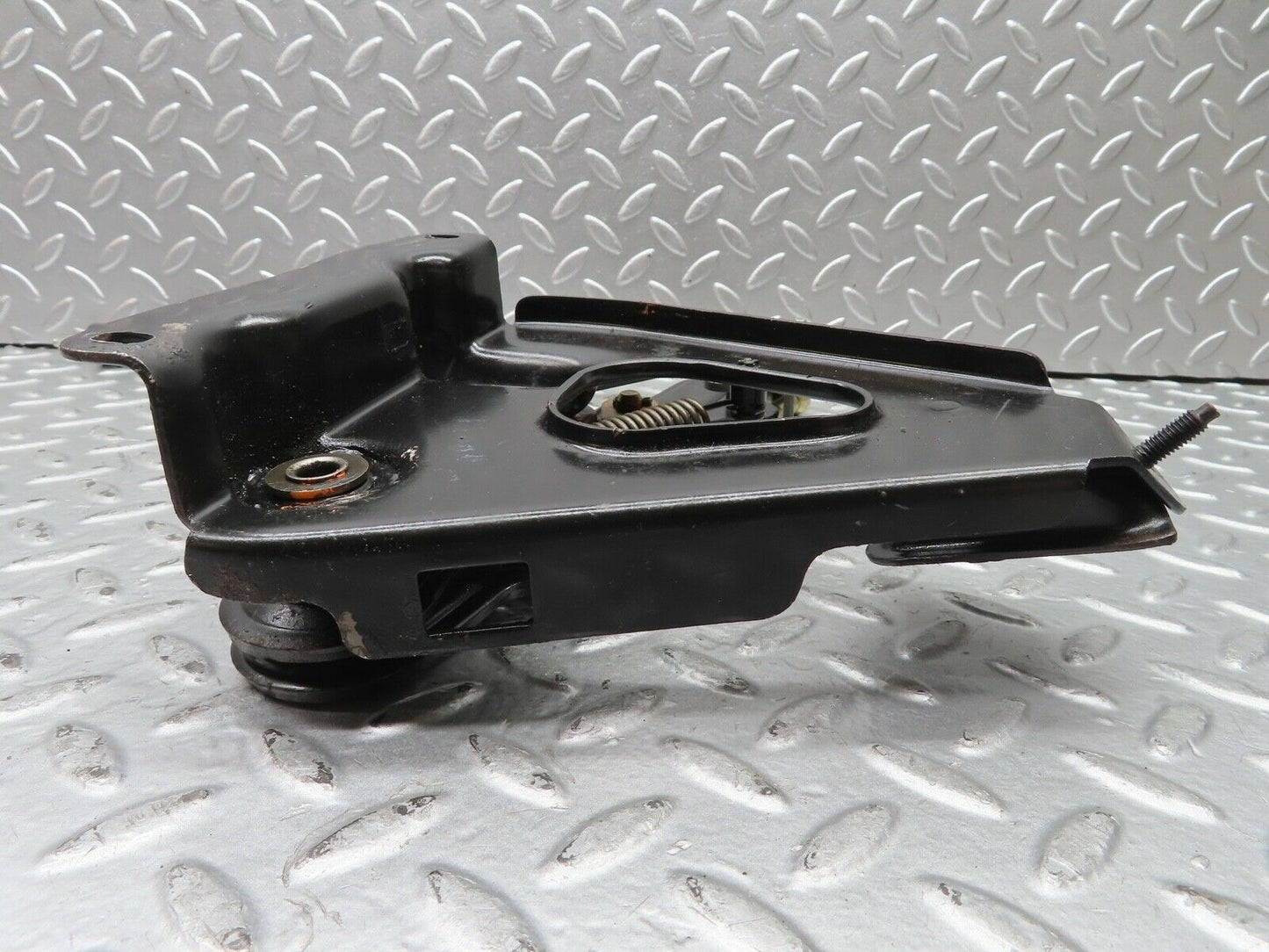 21573 Mercedes-Benz W126 300SE Handbrake Regulator