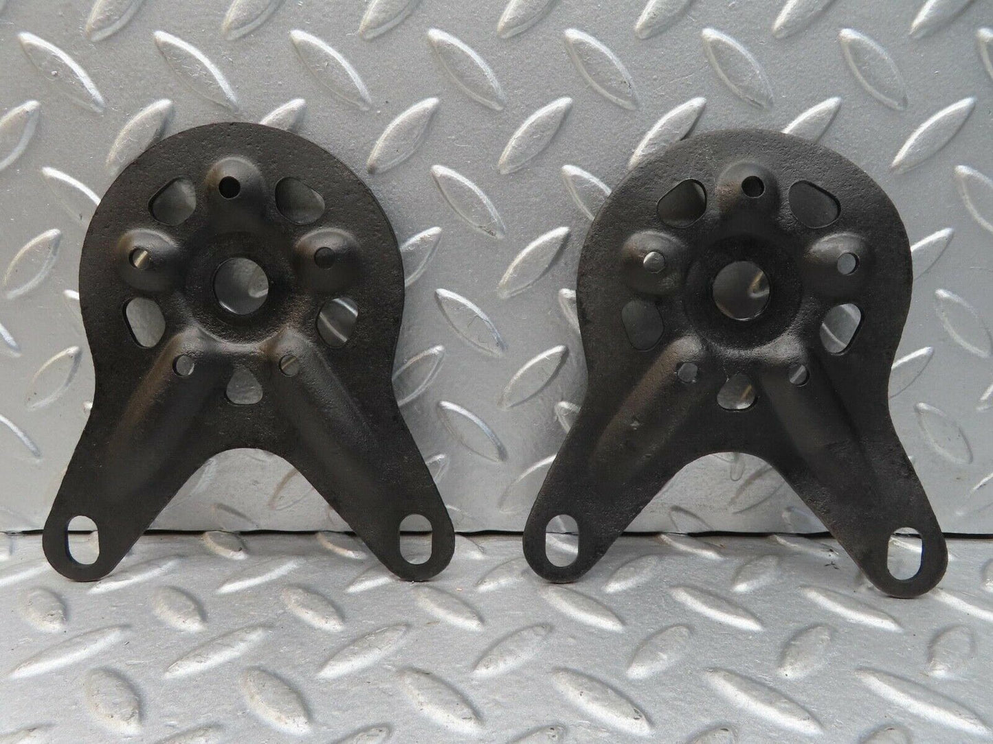 14283 Mercedes-Benz W116 350SE Rear Suspension Axle Mounting Bracket