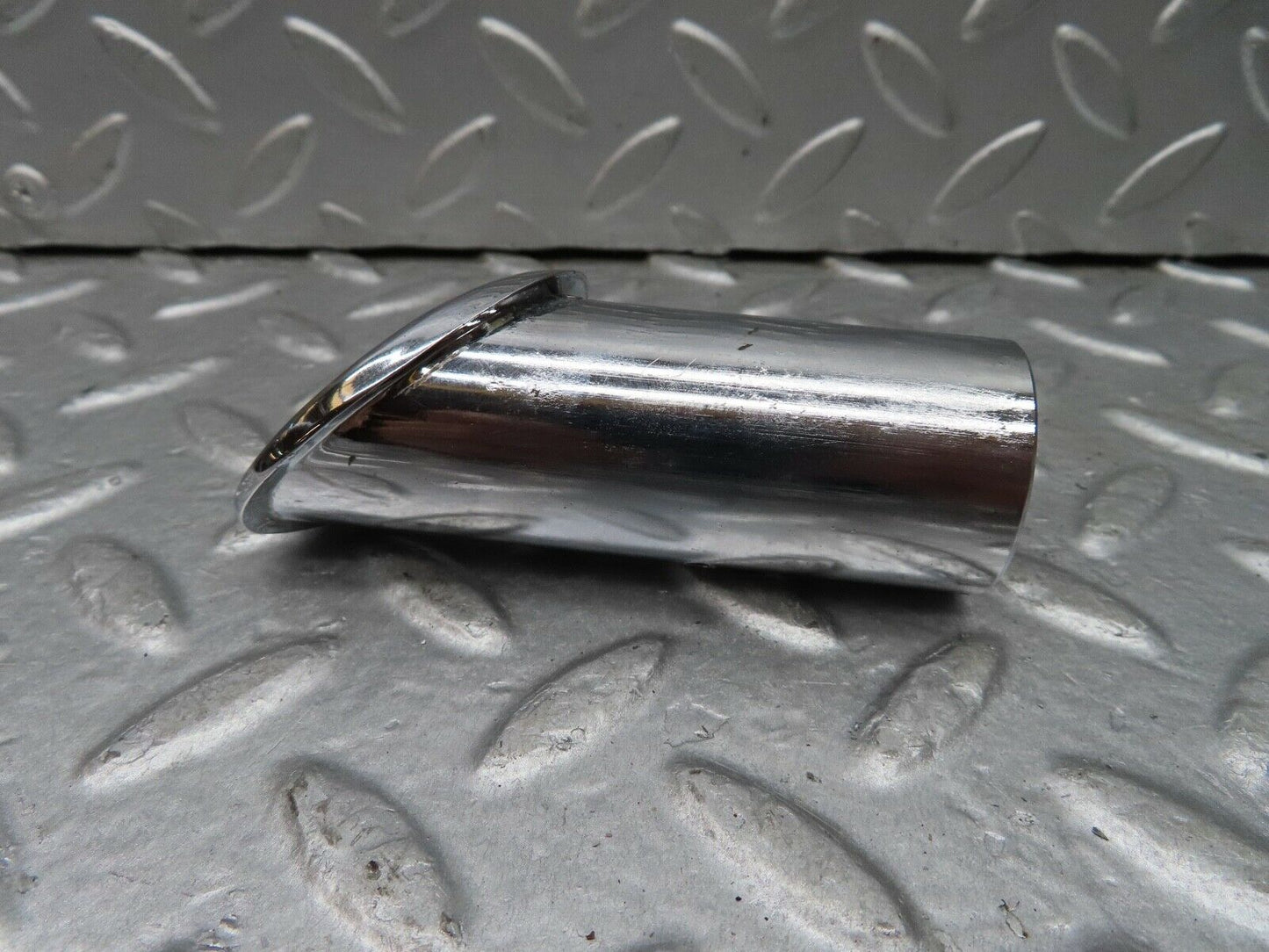 18234 Mercedes-Benz W111 220SE Coupe Dashboard Chrome Air Vent