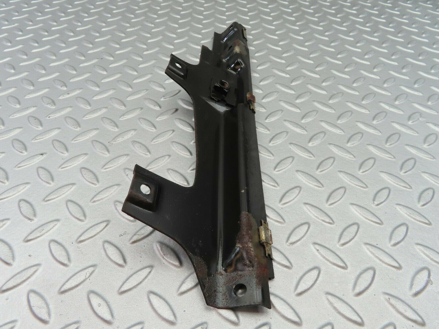 6888 Mercedes-Benz C107 350SLC Coupe Rear Left Inner Window Seal Holder Bracket