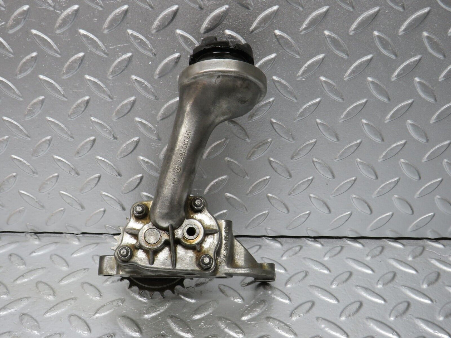 32957 Mercedes-Benz C107 R107 450 V8 Oil Pump & Sprocket 1161810212 1161800502