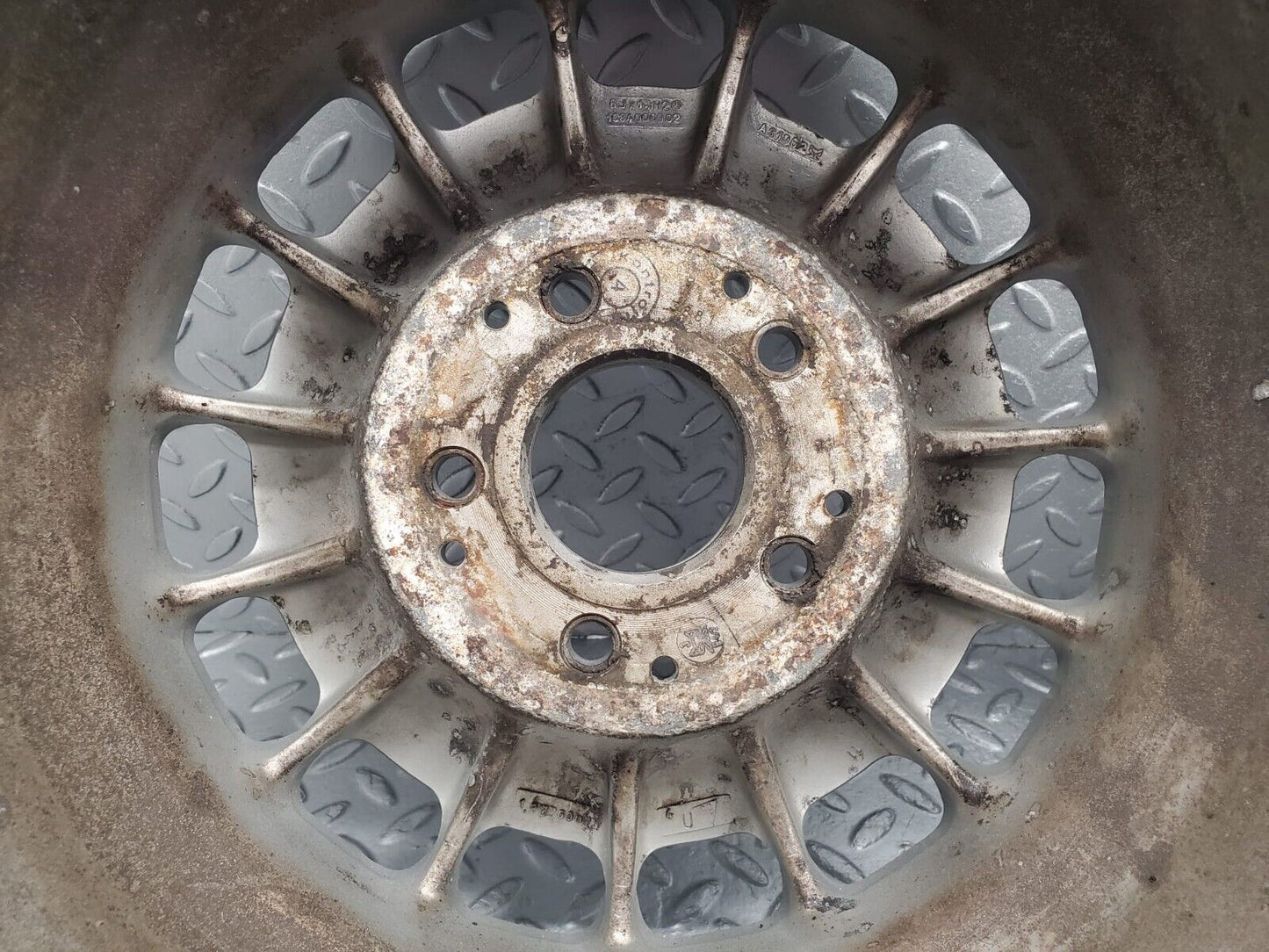 46812 Mercedes-Benz Alloy Wheel Set Mexican Hat 6Jx14H2 ET30 1084000902