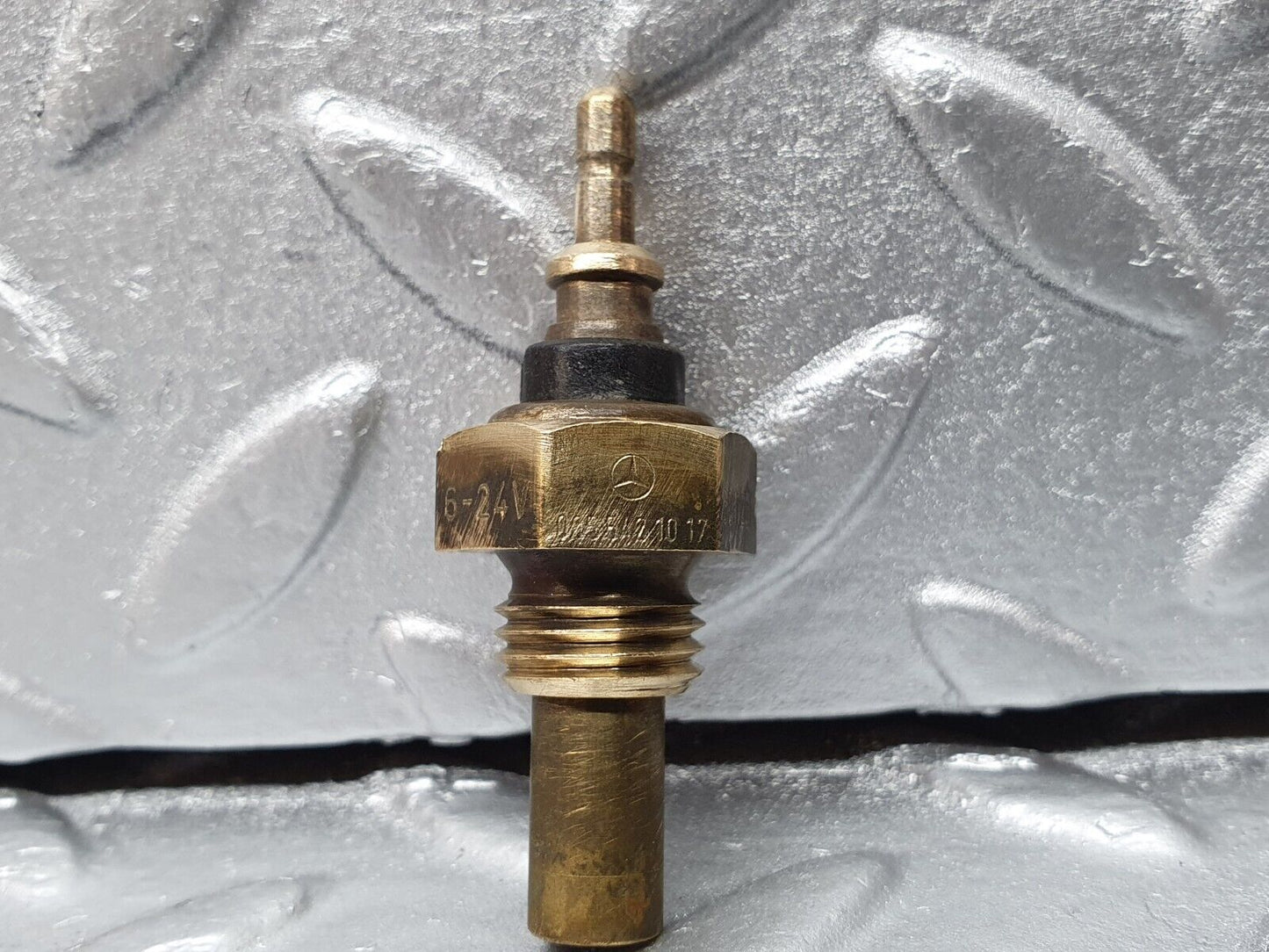 41333 Mercedes-Benz W123 280E Coolant Temperature Sensor VDO 0055421017