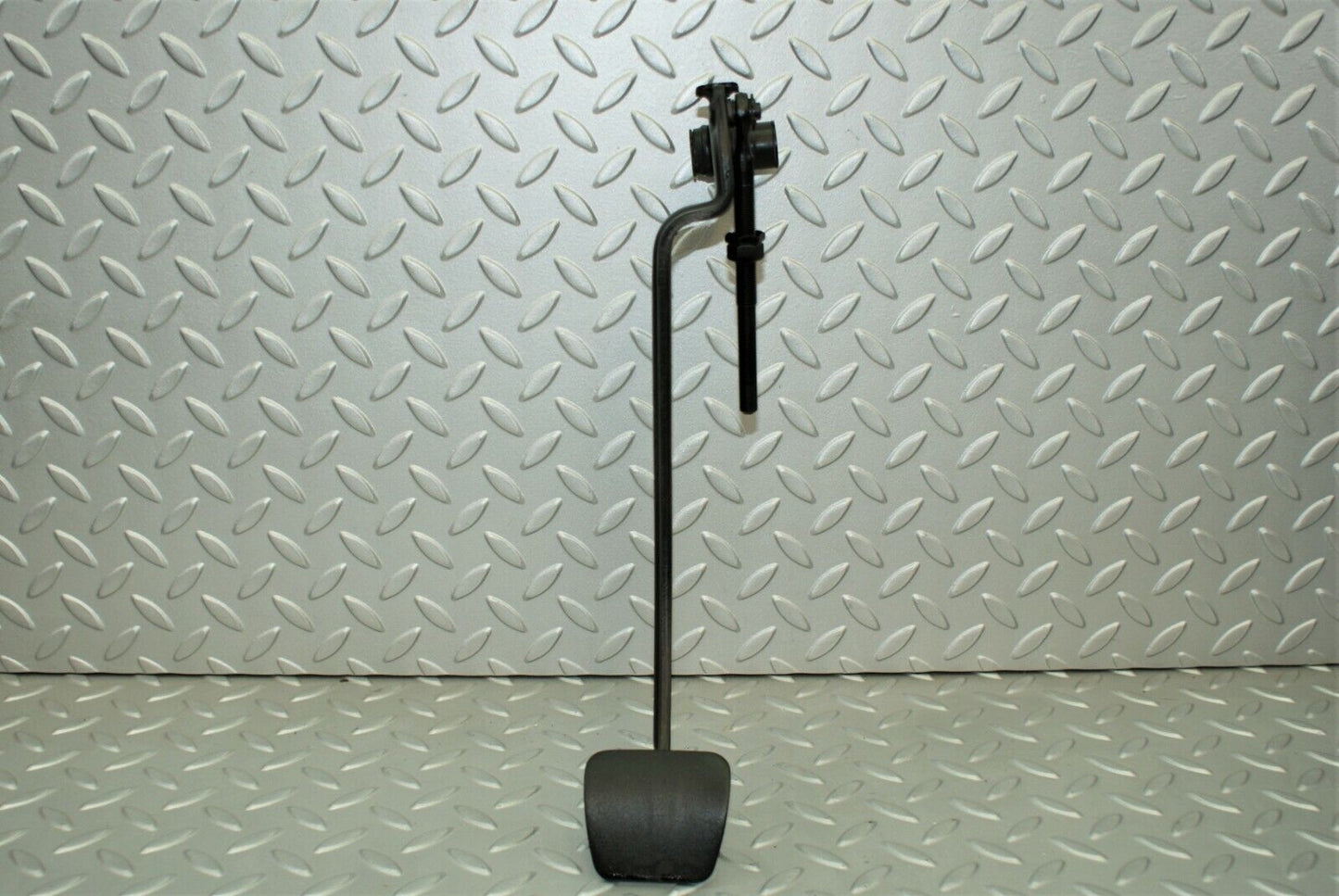 3169 Mercedes-Benz W115 220D Clutch Pedal LHD