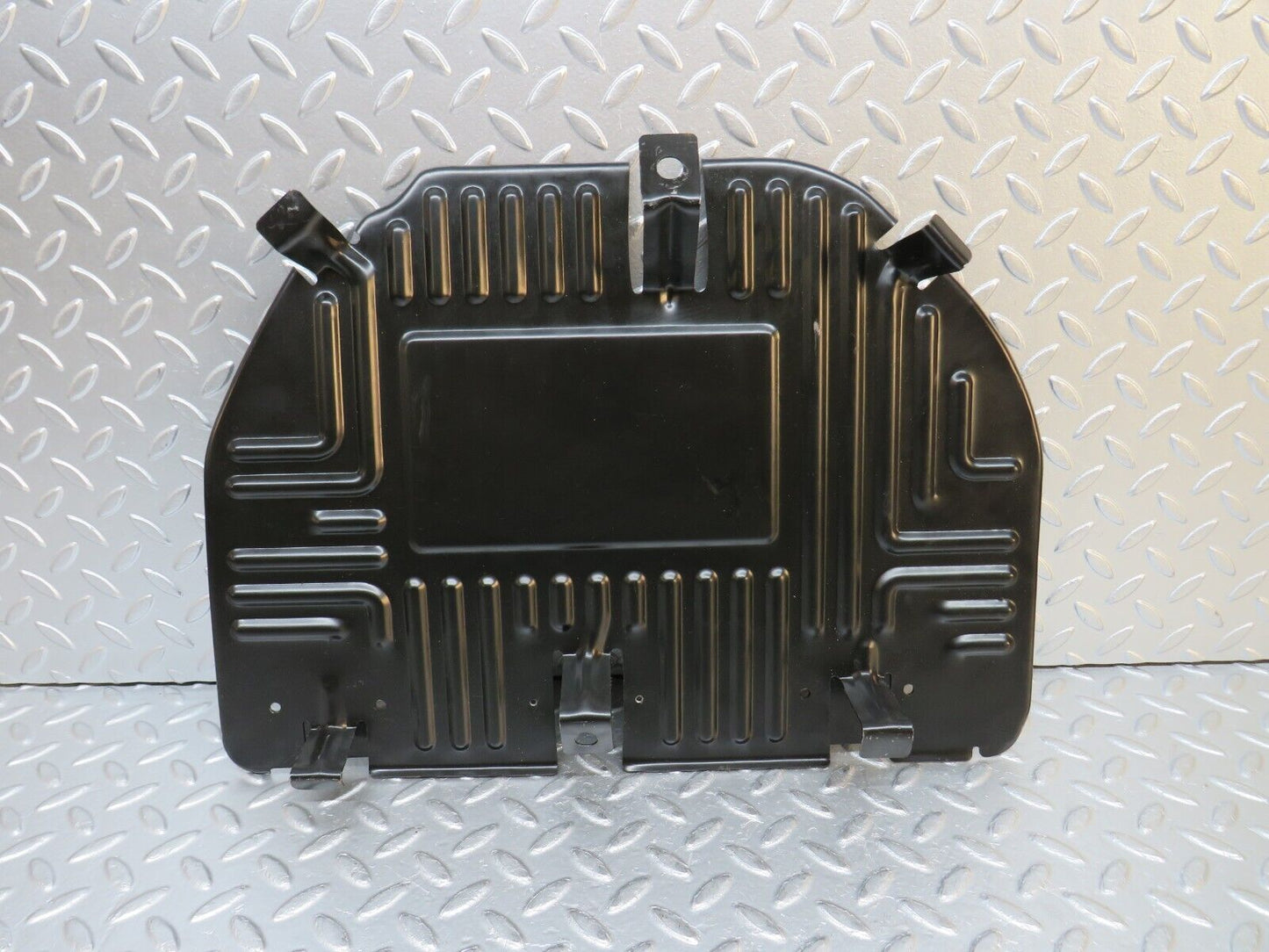 31346 Mercedes-Benz S124 220TE Wagon Front Right Floor Relay Cover 2028171320
