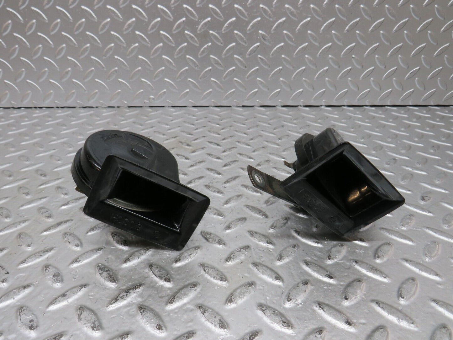 27805 Mercedes-Benz S124 300TE Wagon Horn Bosch Pair