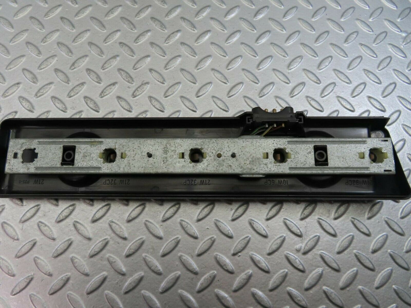 9039 Mercedes-Benz W123 Tail Light Bulb Holder Left