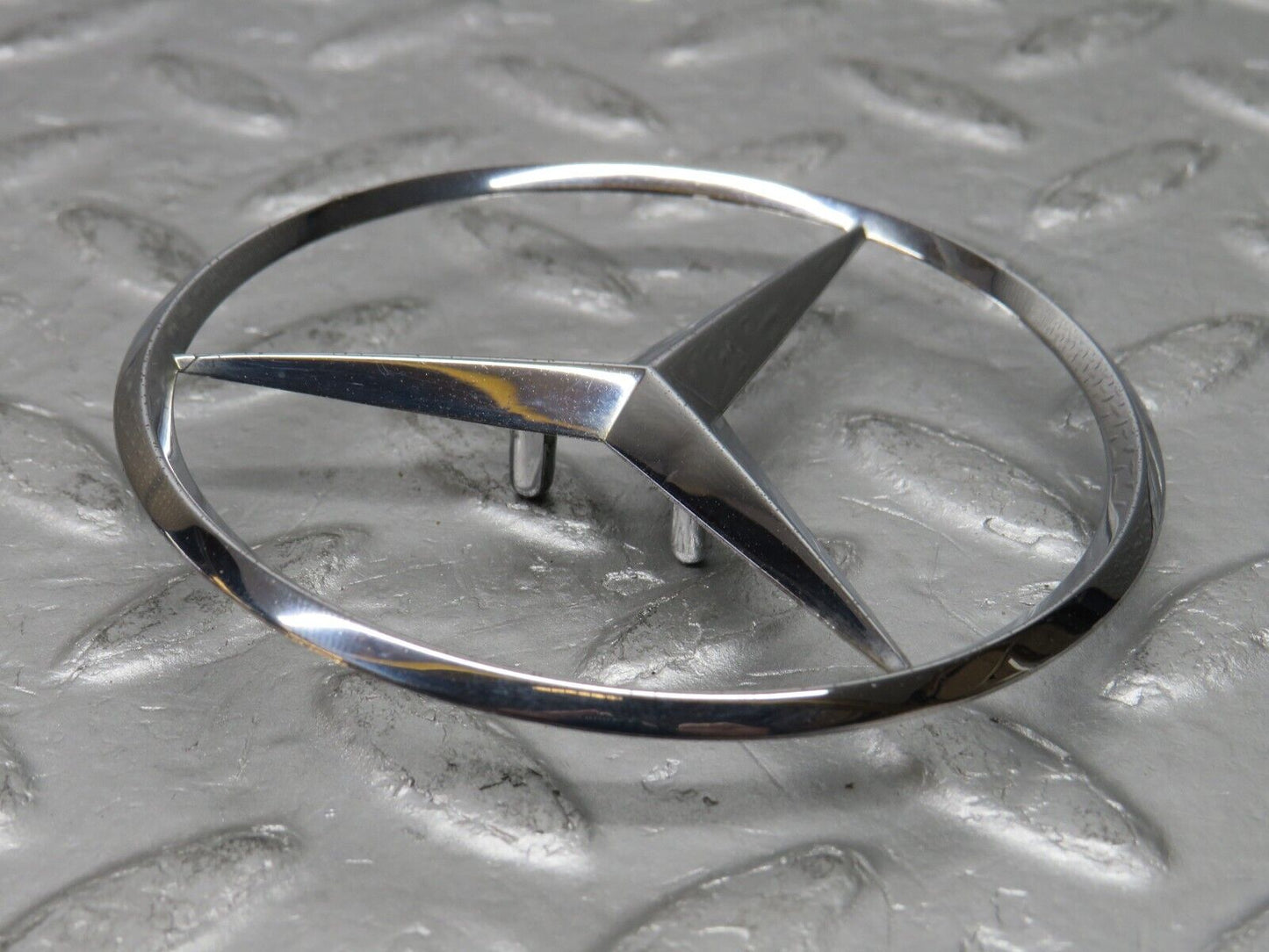 37760 Mercedes-Benz A124 320E Cabriolet Trunk Lid Badge Emblem 2017580158
