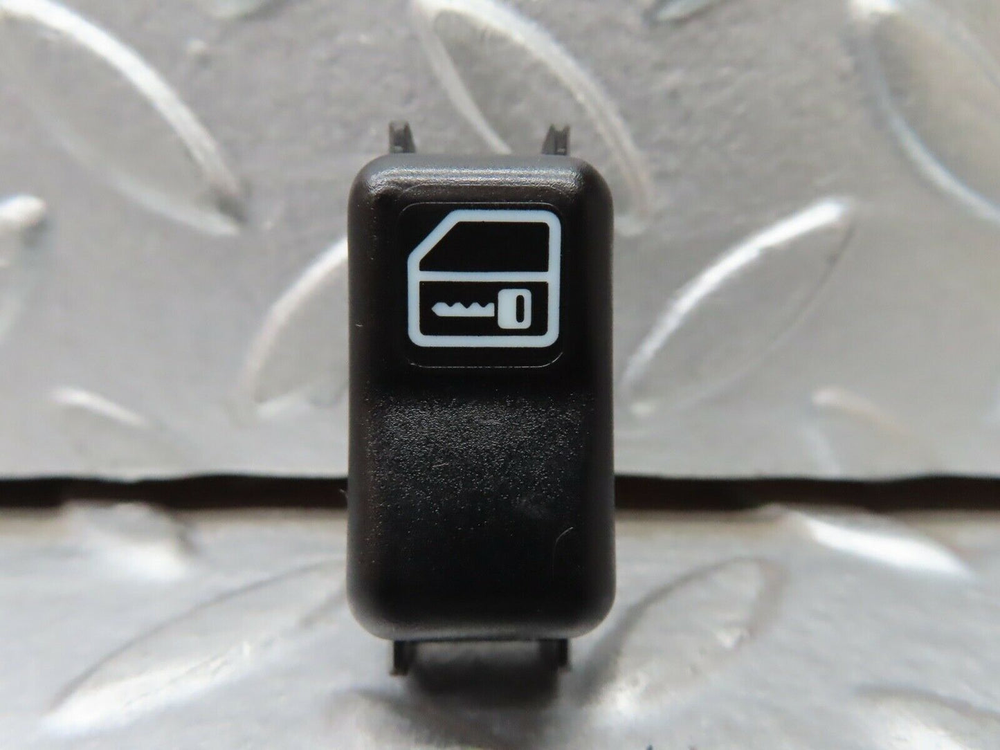 19724 Mercedes-Benz C140 CL420 Coupe Central Locking Switch 2028203910