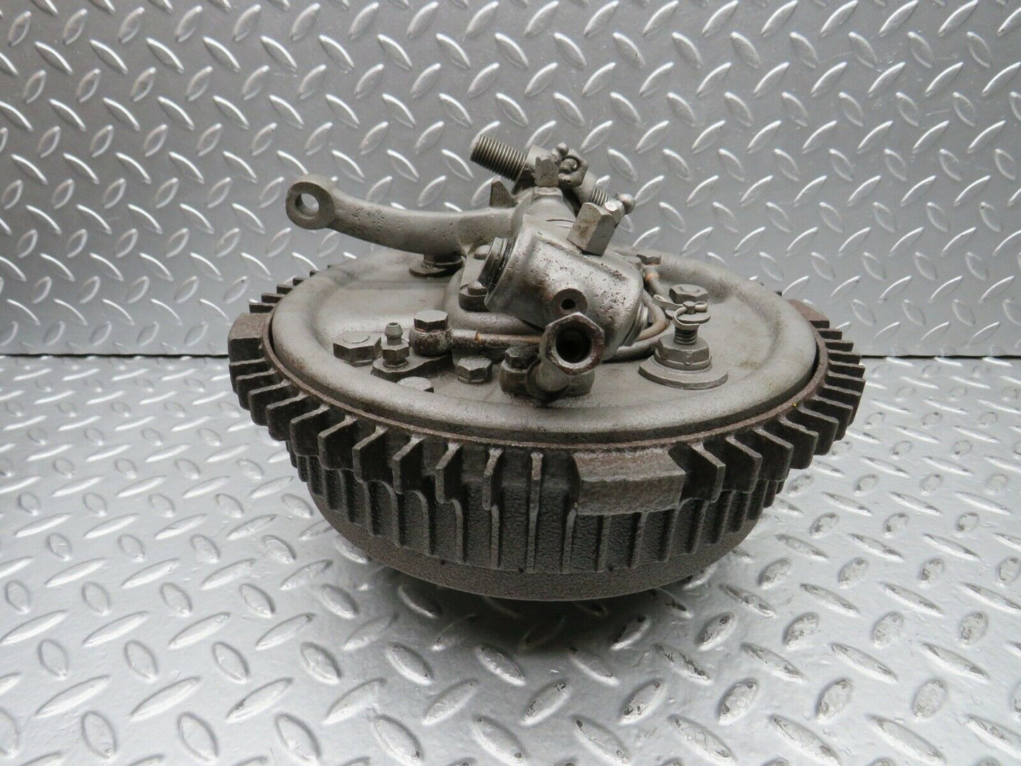 21947 Mercedes-Benz W121 190b Ponton Front Right Wheel Hub