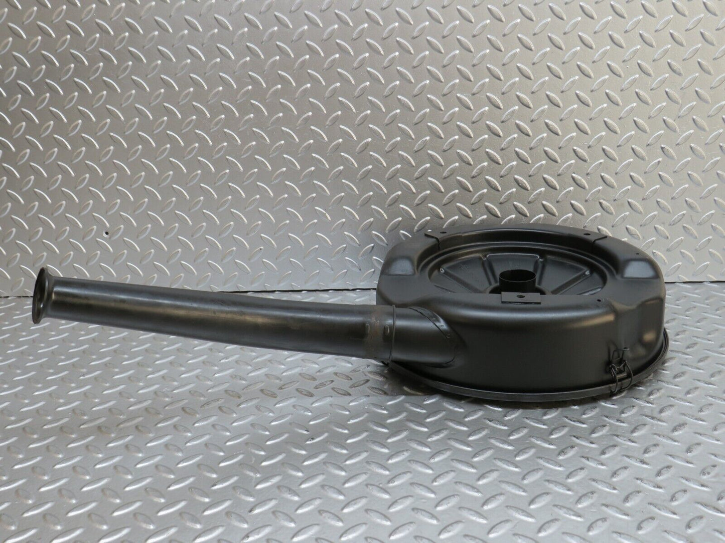 28419 Mercedes-Benz S123 240D Wagon Air Filter Box Housing 0110946602