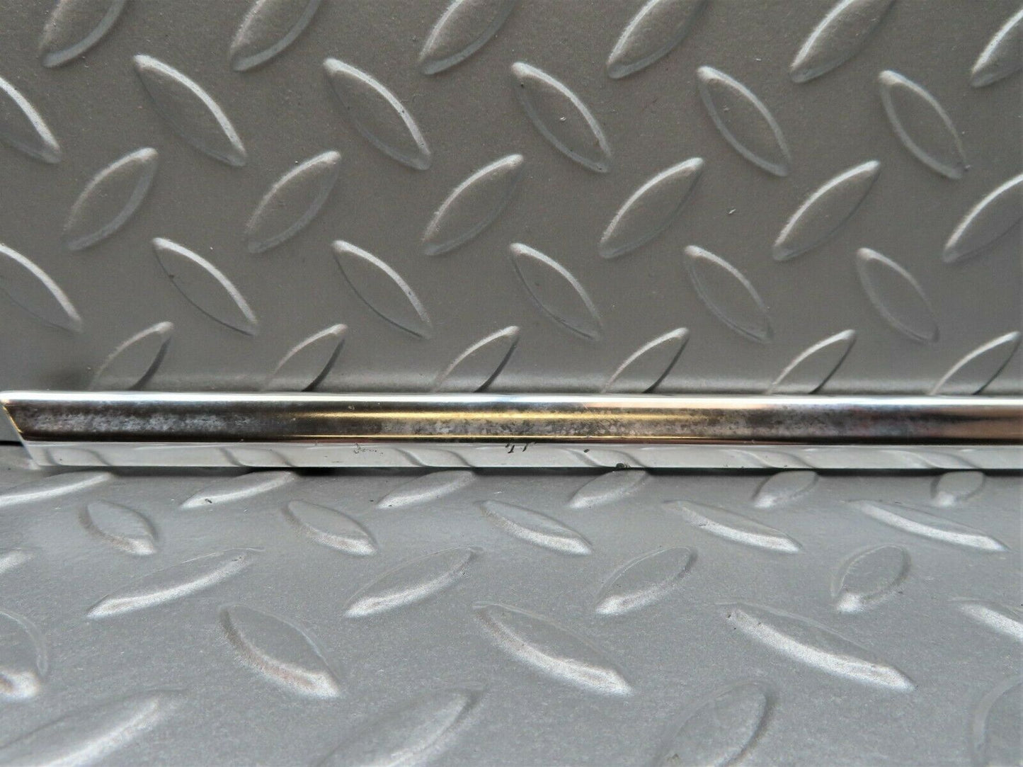 3742 Mercedes-Benz S123 200T Wagon Front Right Door Chrome Moulding Trim