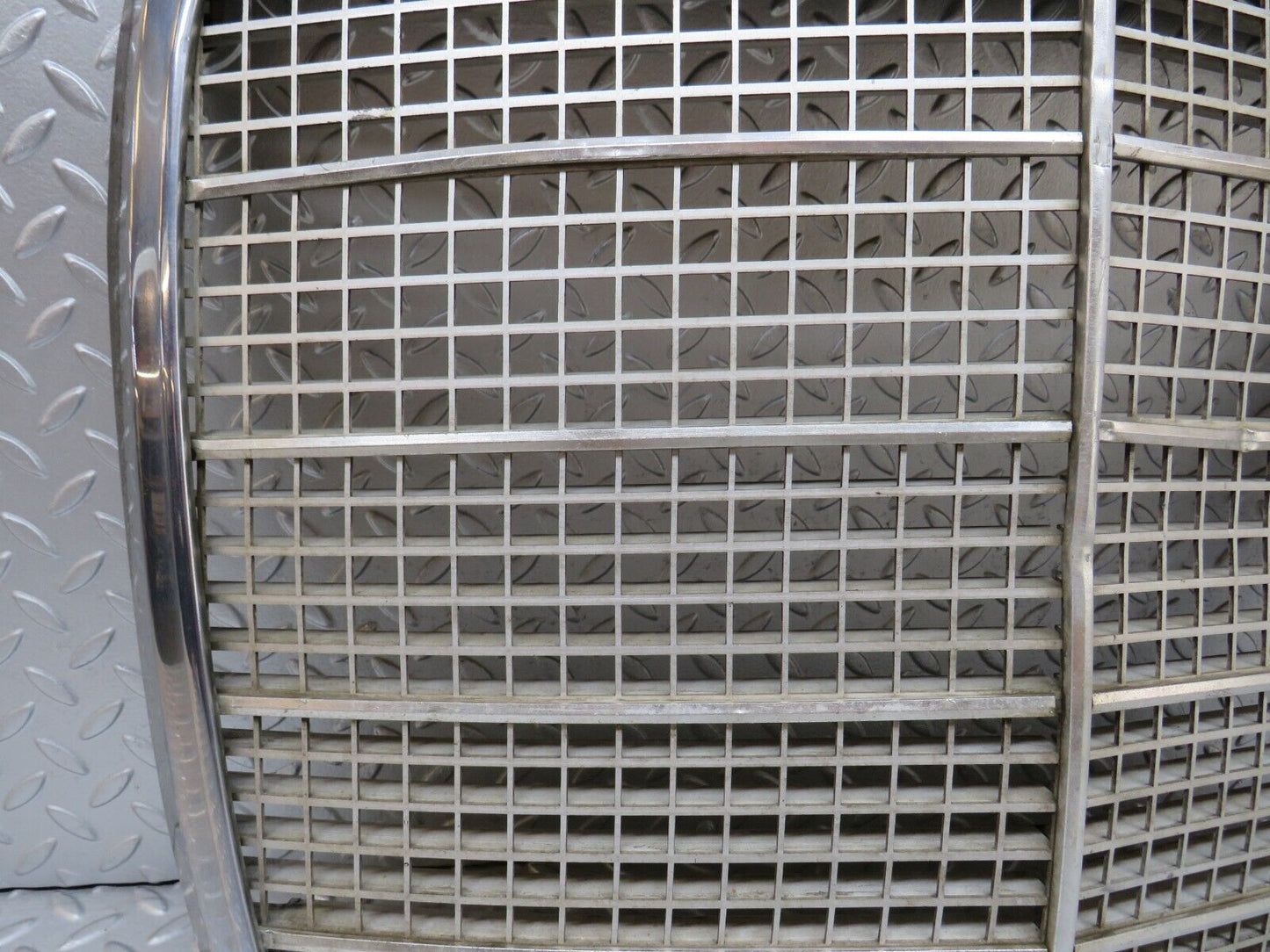 35837 Mercedes-Benz W108 Bonnet Grill Chrome
