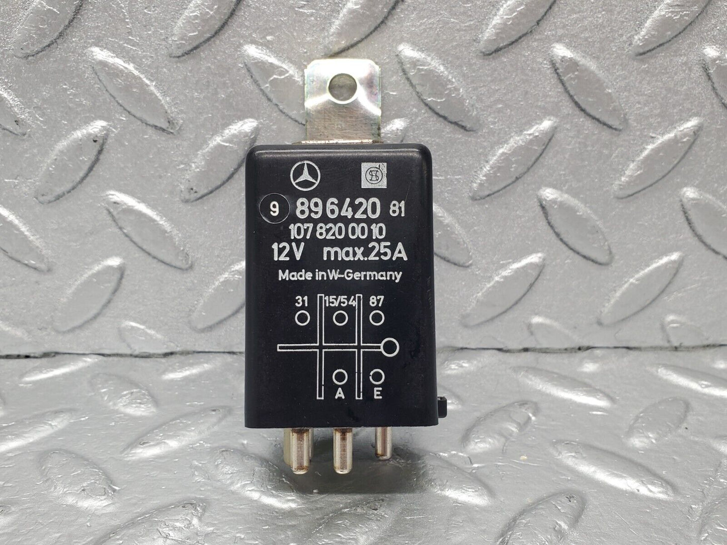 46487 Mercedes-Benz C123 280CE Coupe Rear Heated Window Relay 1078200010