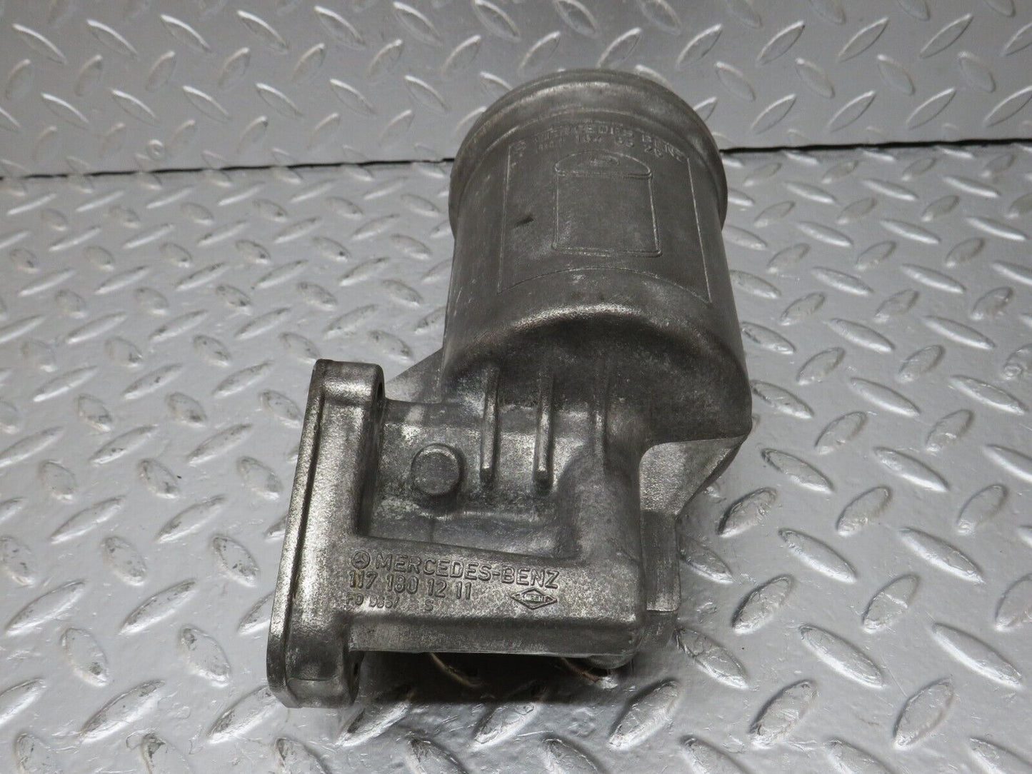 34510 Mercedes-Benz C126 380SEC Coupe Oil Filter Housing 1171801211